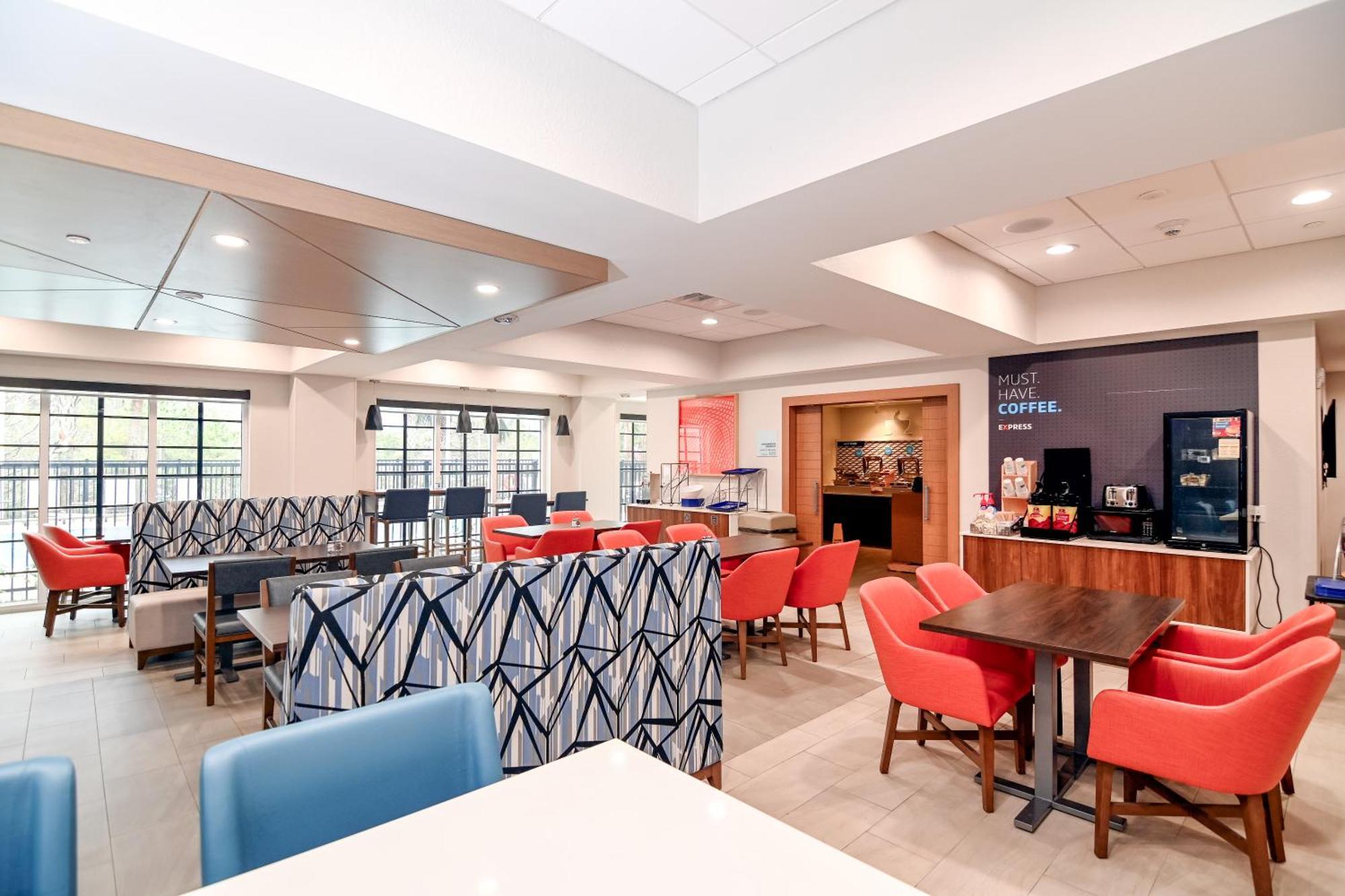 Hotel & Suites-i-95 2*