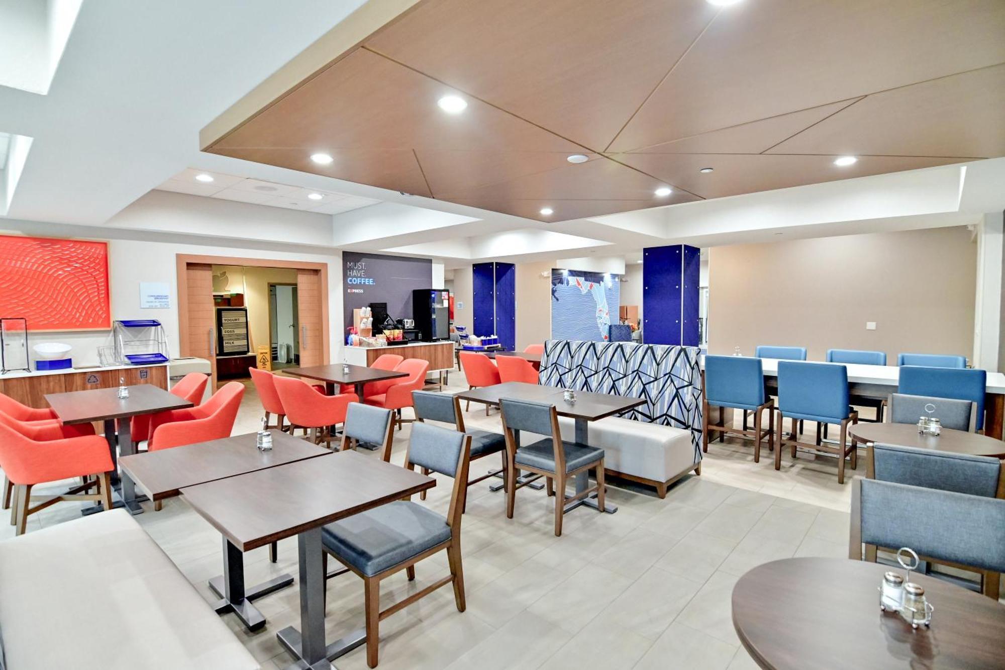 & Suites-i-95 Hotel Palm Coast