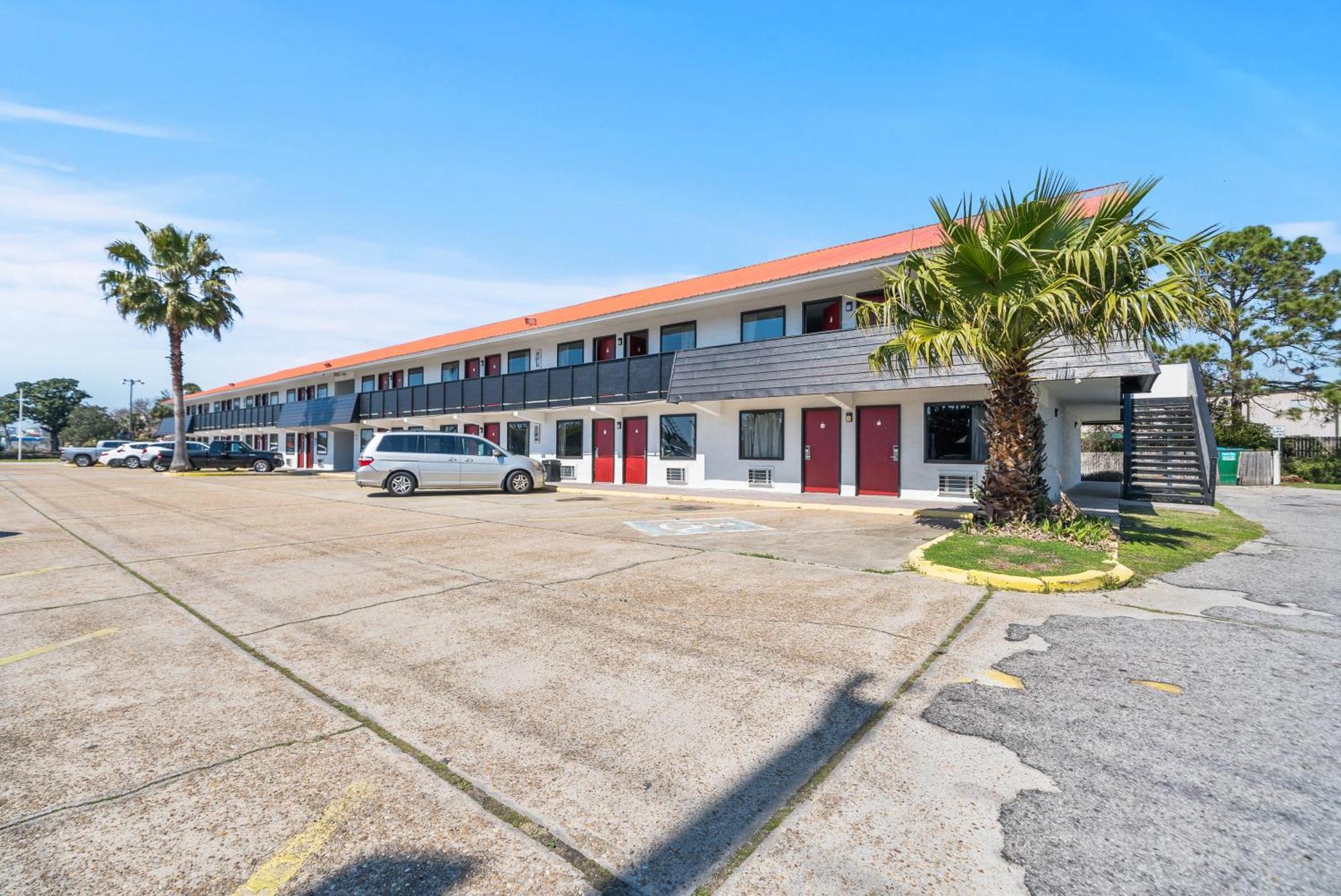 Executive - Panama Motel 2*