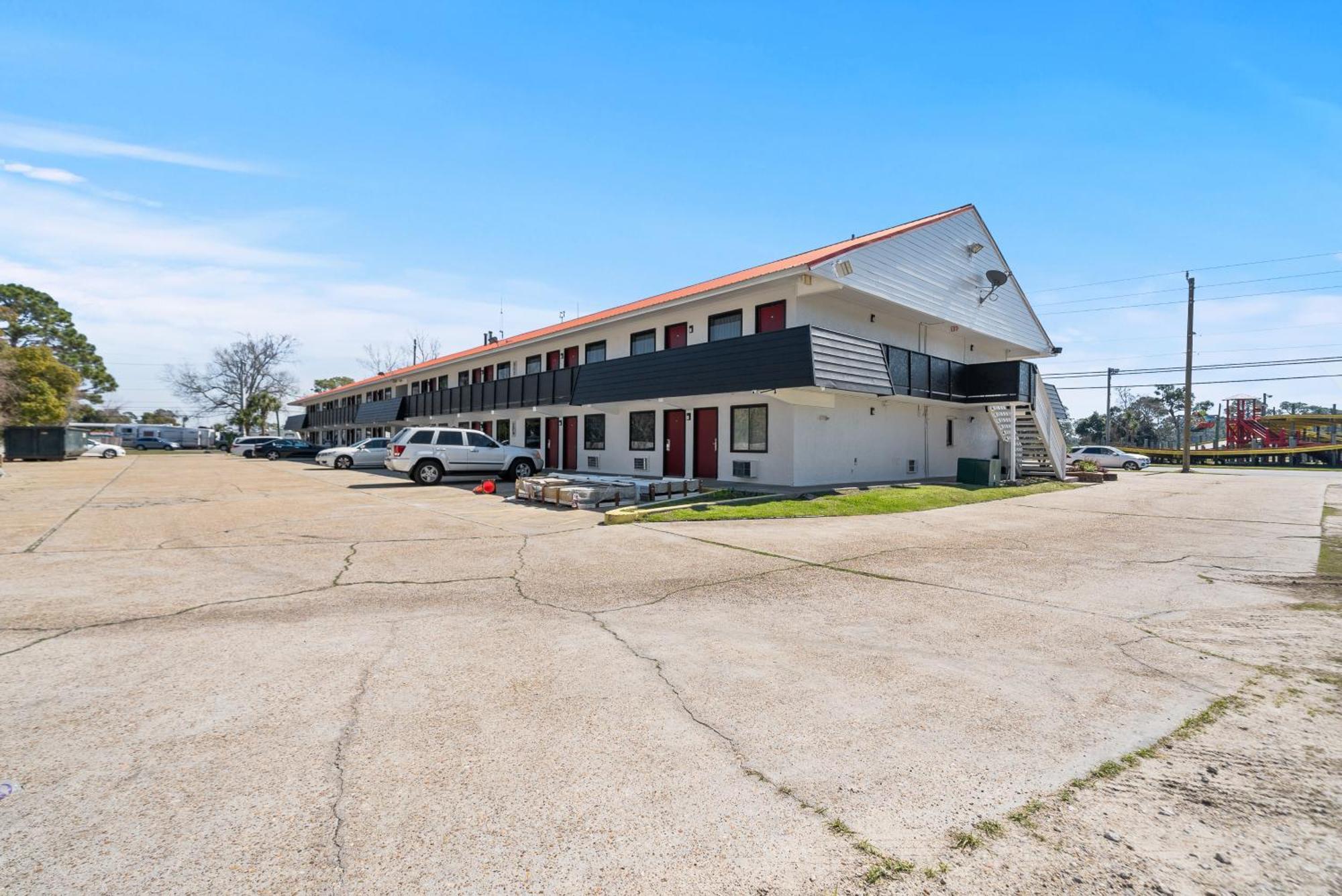 Executive - Panama Motel 2*
