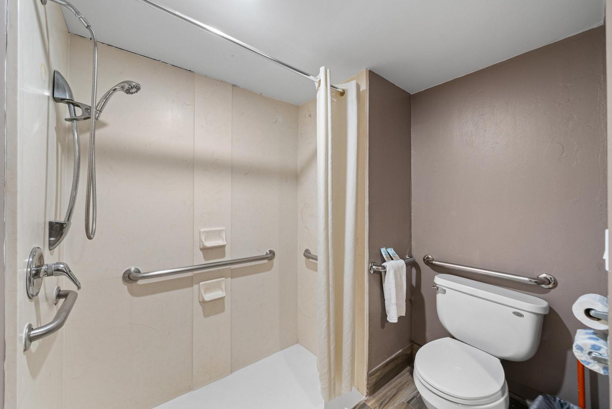 Executive - Panama Upper Grand Lagoon