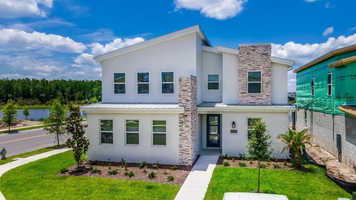 Brand New Storey 8br With View Holiday home *