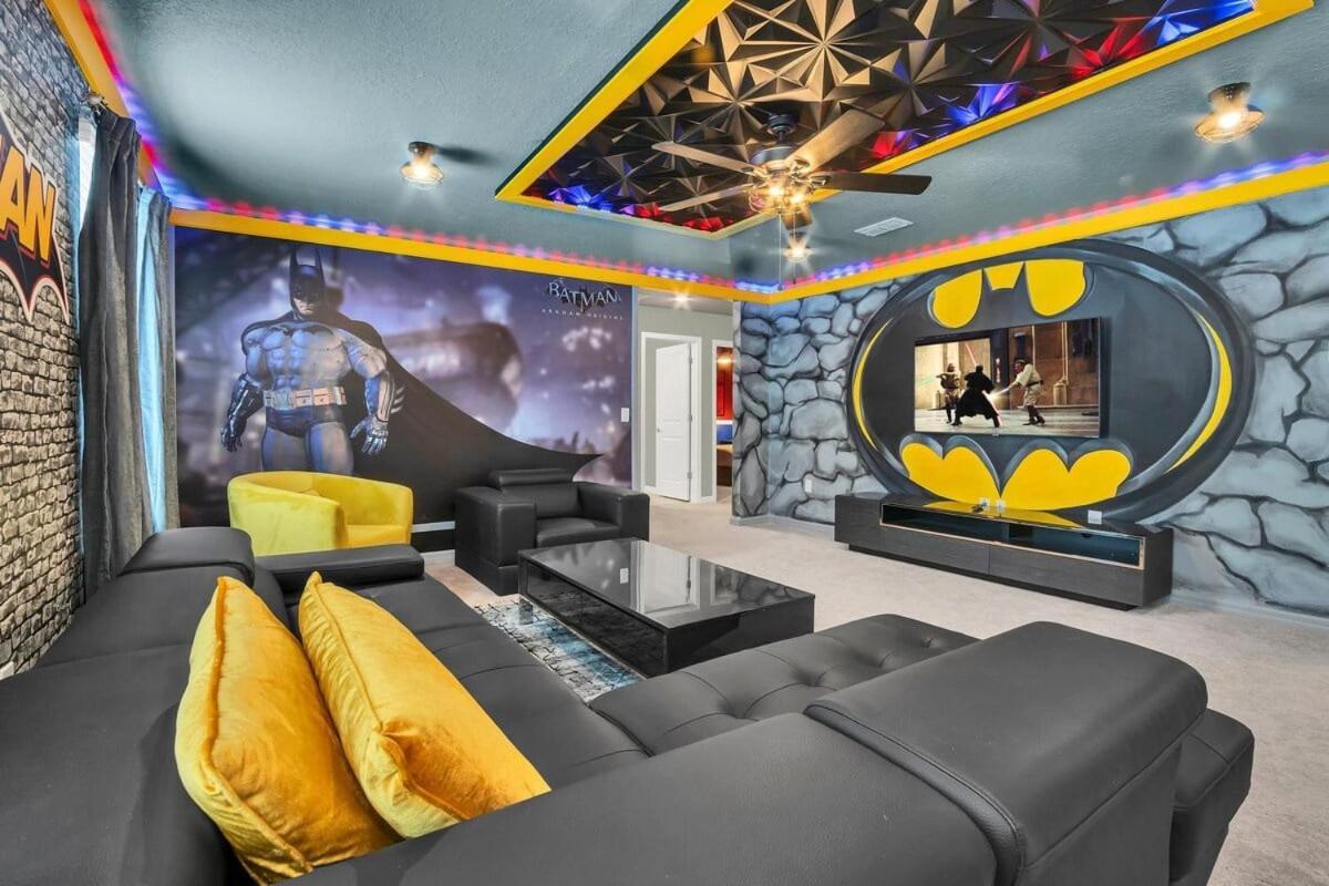 Brand New 7 Bedroom With Pool Themed Close