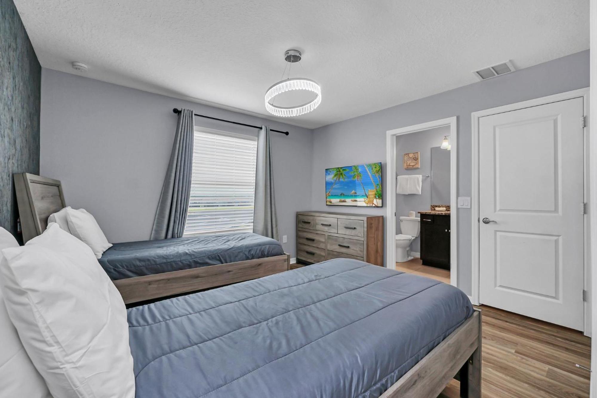 Brand New 10beds At Windsor Island With Pool Holiday home *