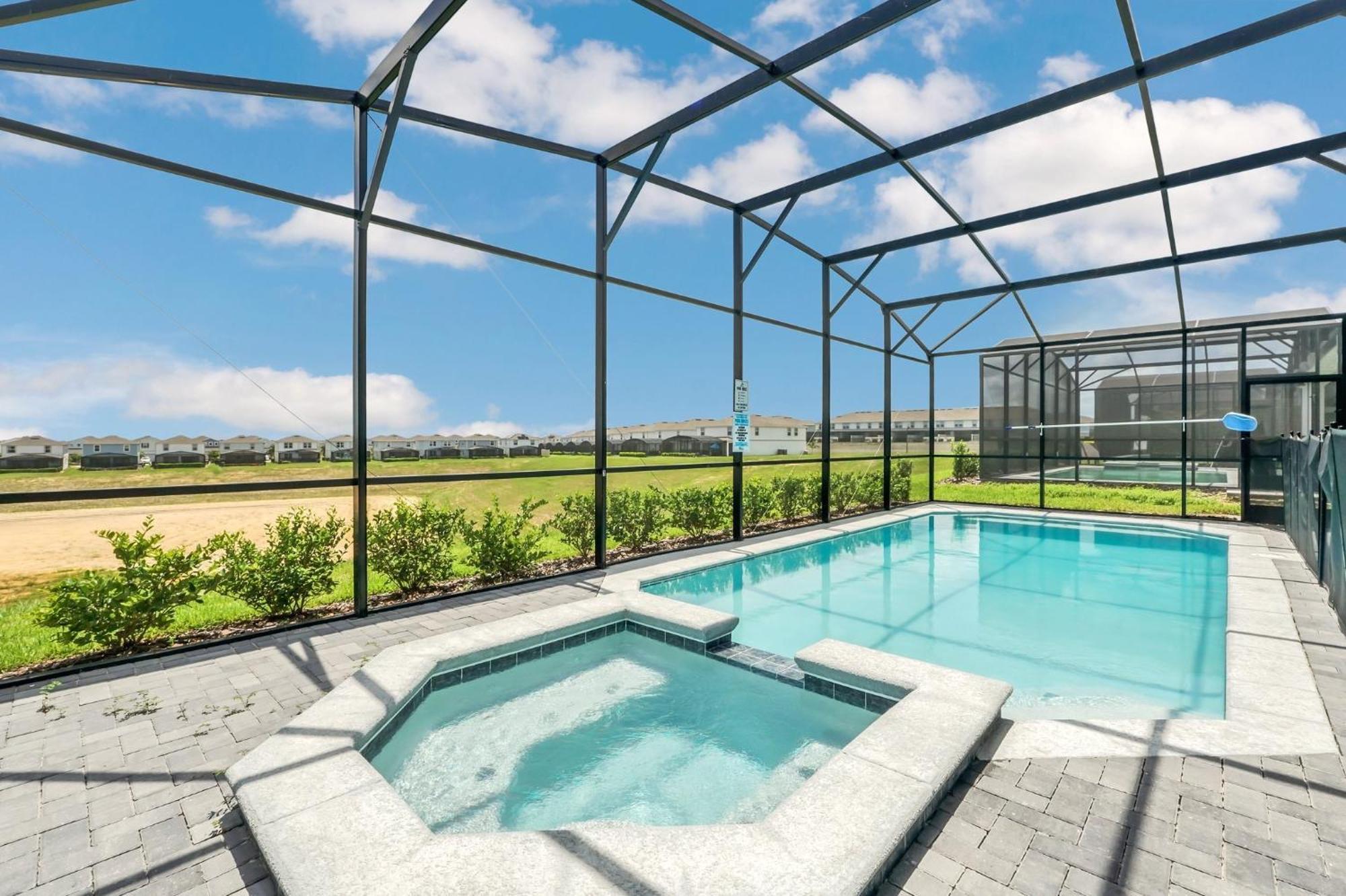 Brand New 10beds At Windsor Island With Pool