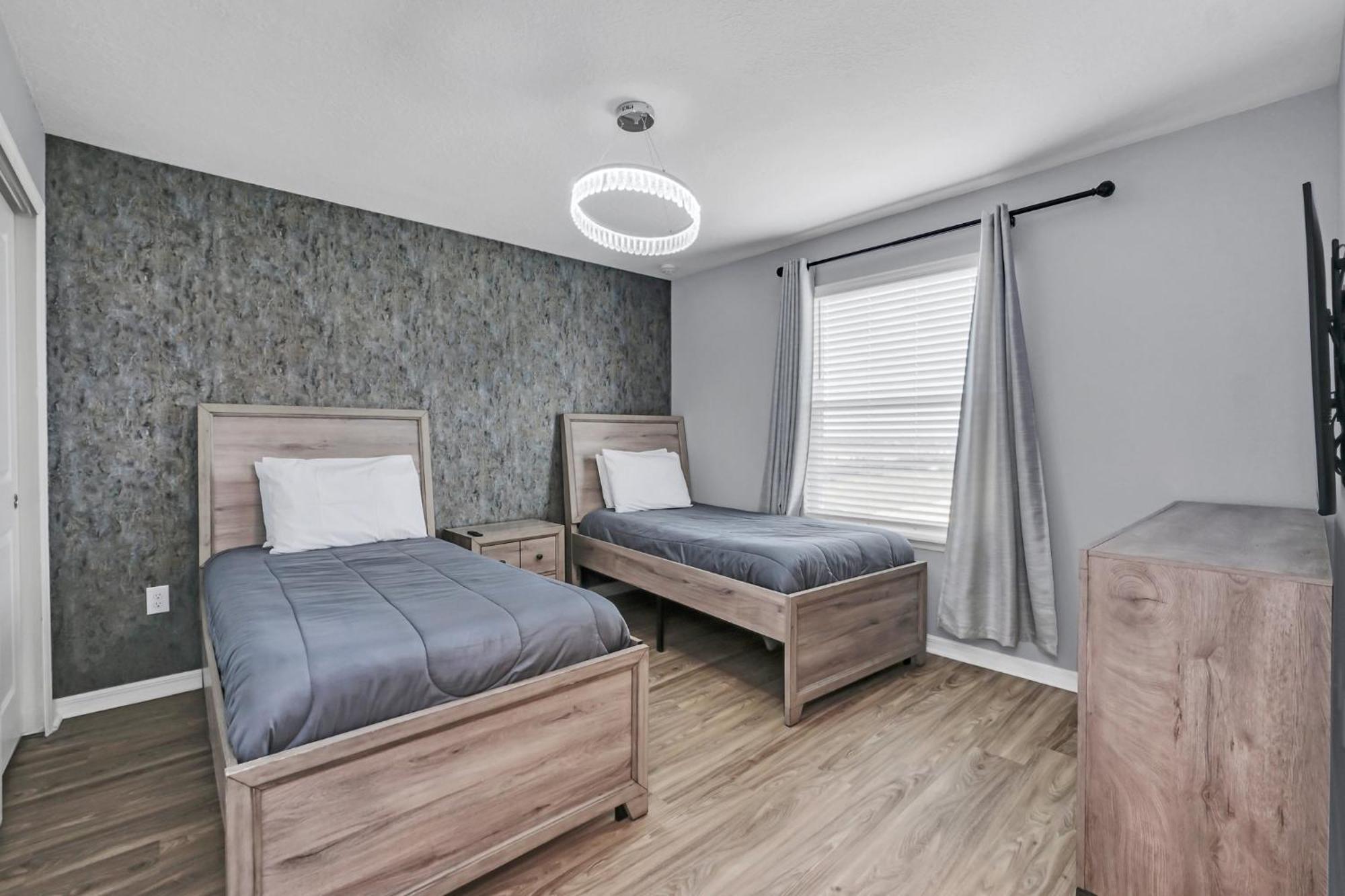 Brand New 10beds At Windsor Island With Pool Holiday home Davenport