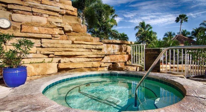 Resort Pointe Estero