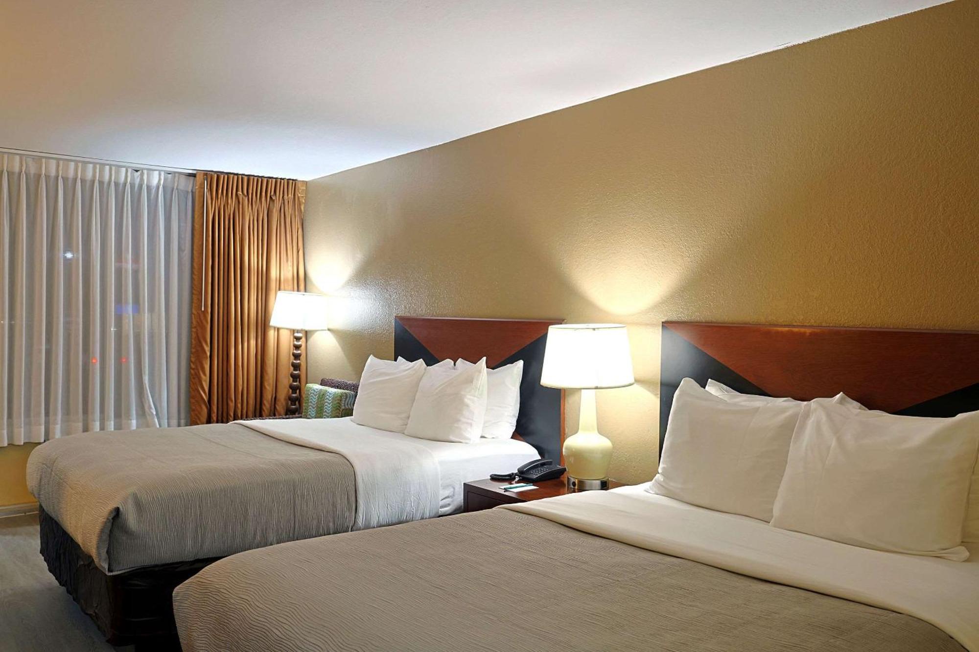 Inn Quality Kennedy Space Center 2*