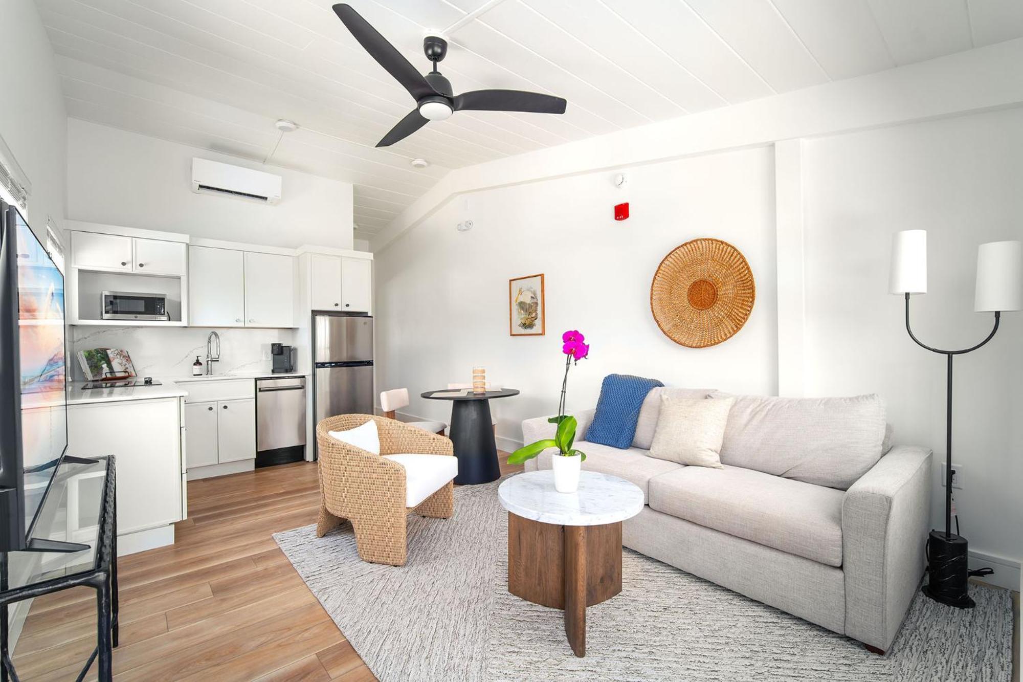 Pines & Palms Resort 3*