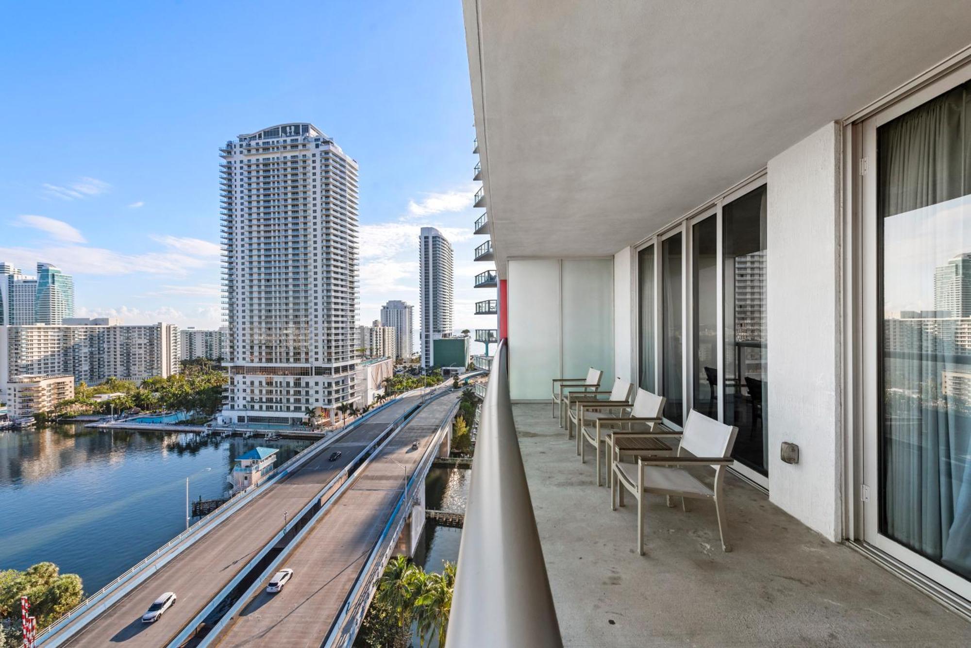 Water View Building With Pool - 5-min Walk To The Hallandale Beach