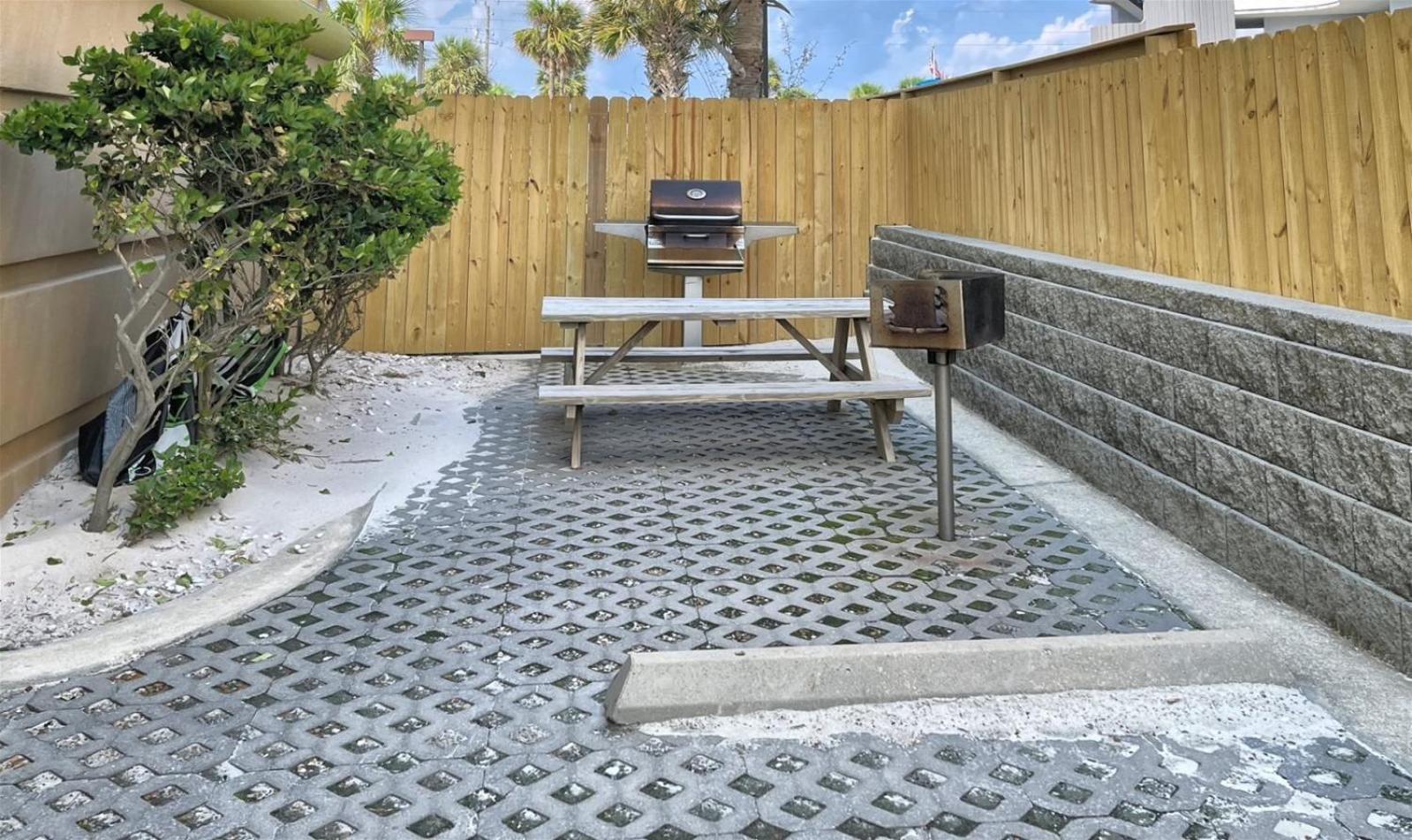 Sea Dunes 502 Oasis Beachfront With Pool Hot Tub Free Service 0488 Holiday home Fort Walton Beach