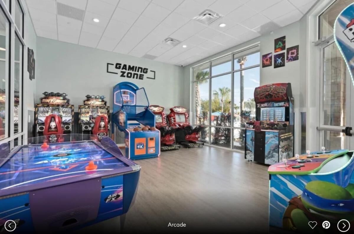 Holiday home Dazzling Windsor Island 7br Themed Gameroom *