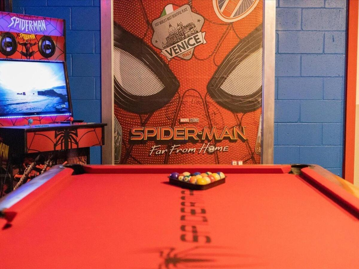 Dazzling Windsor Island 7br Themed Gameroom *