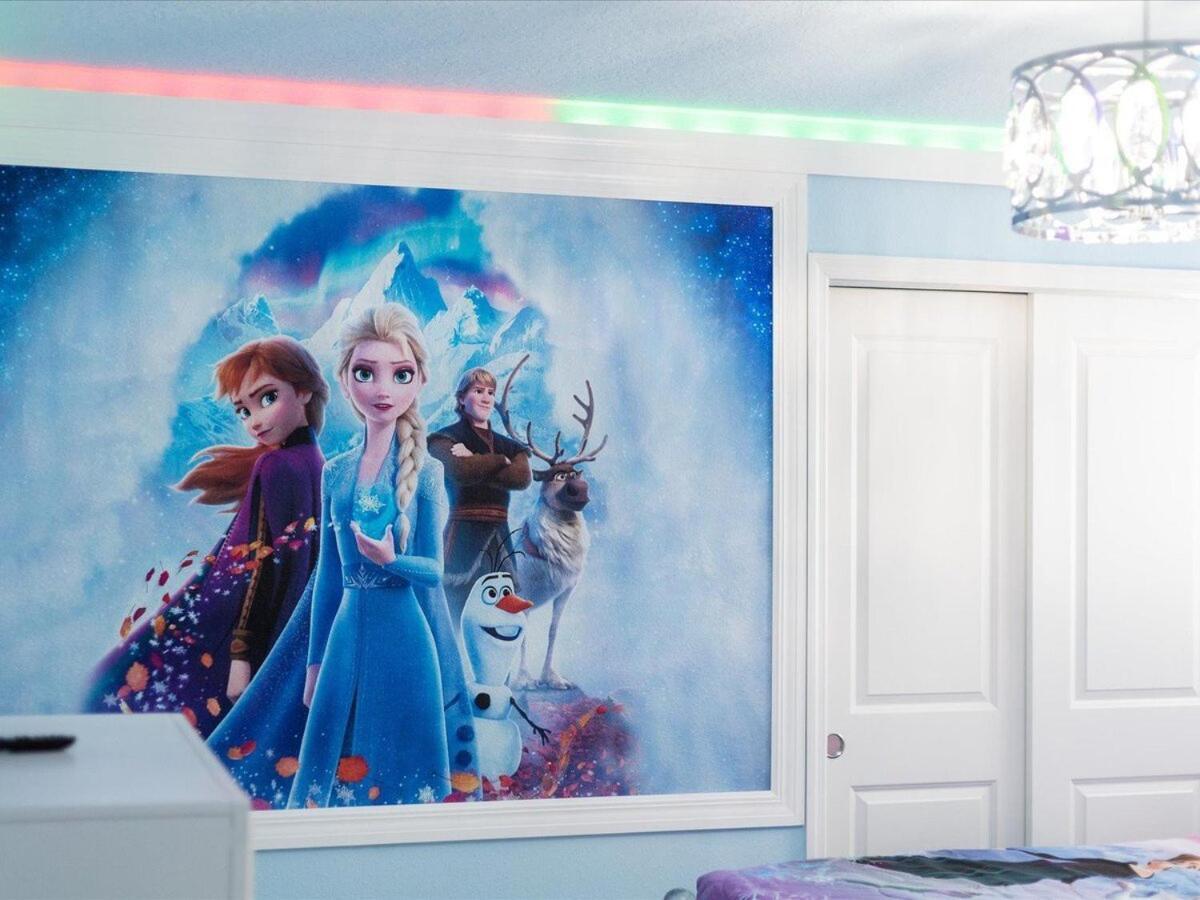 Dazzling Windsor Island 7br Themed Gameroom