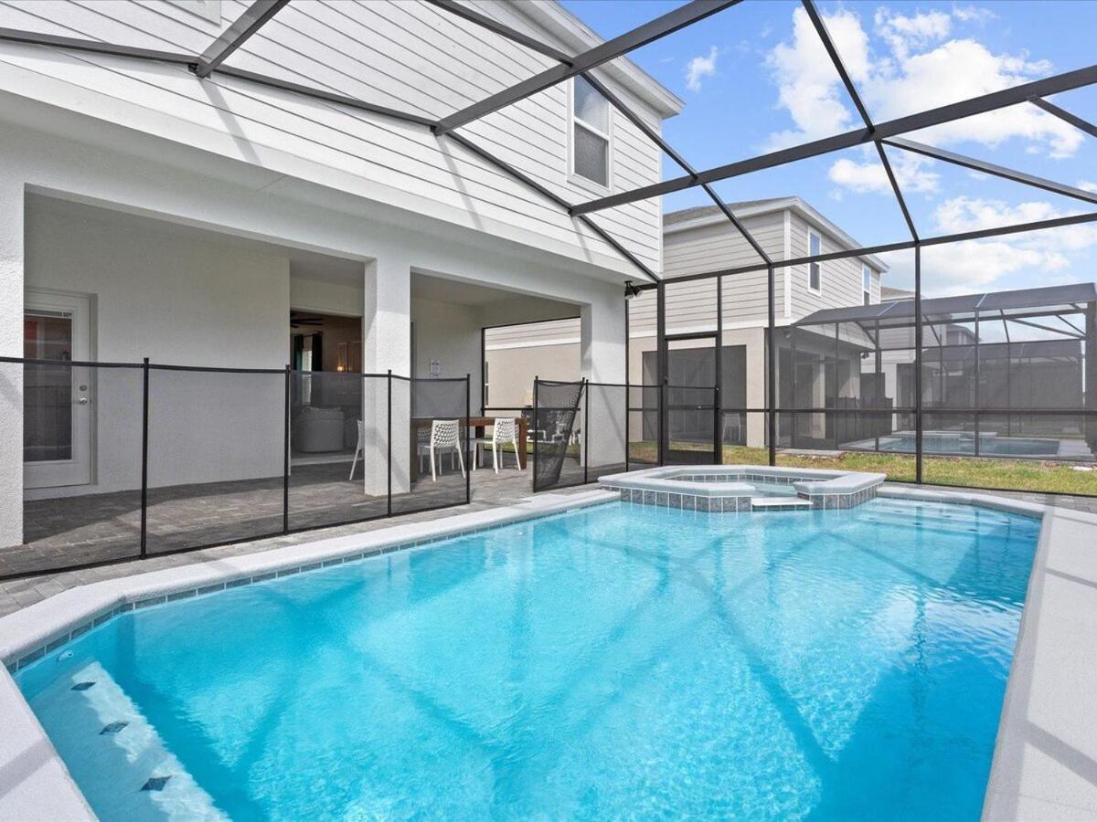 Dazzling Windsor Island 7br Themed Gameroom Holiday home
