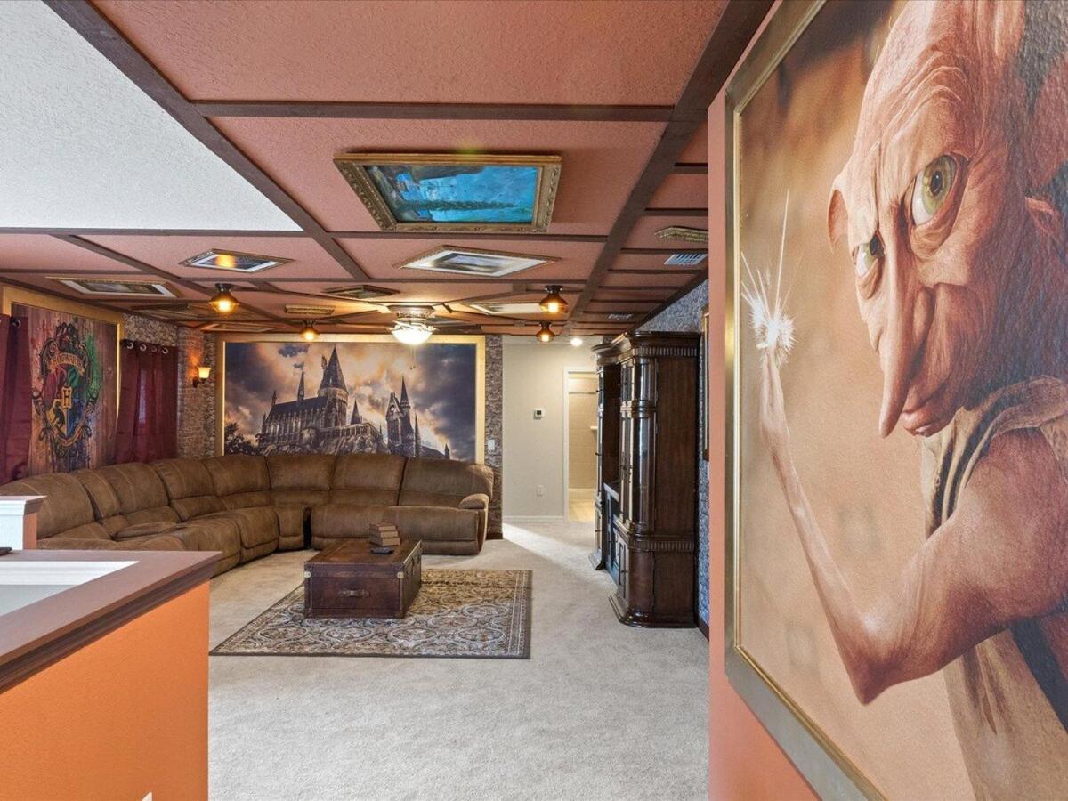 Dazzling Windsor Island 7br Themed Gameroom Holiday home