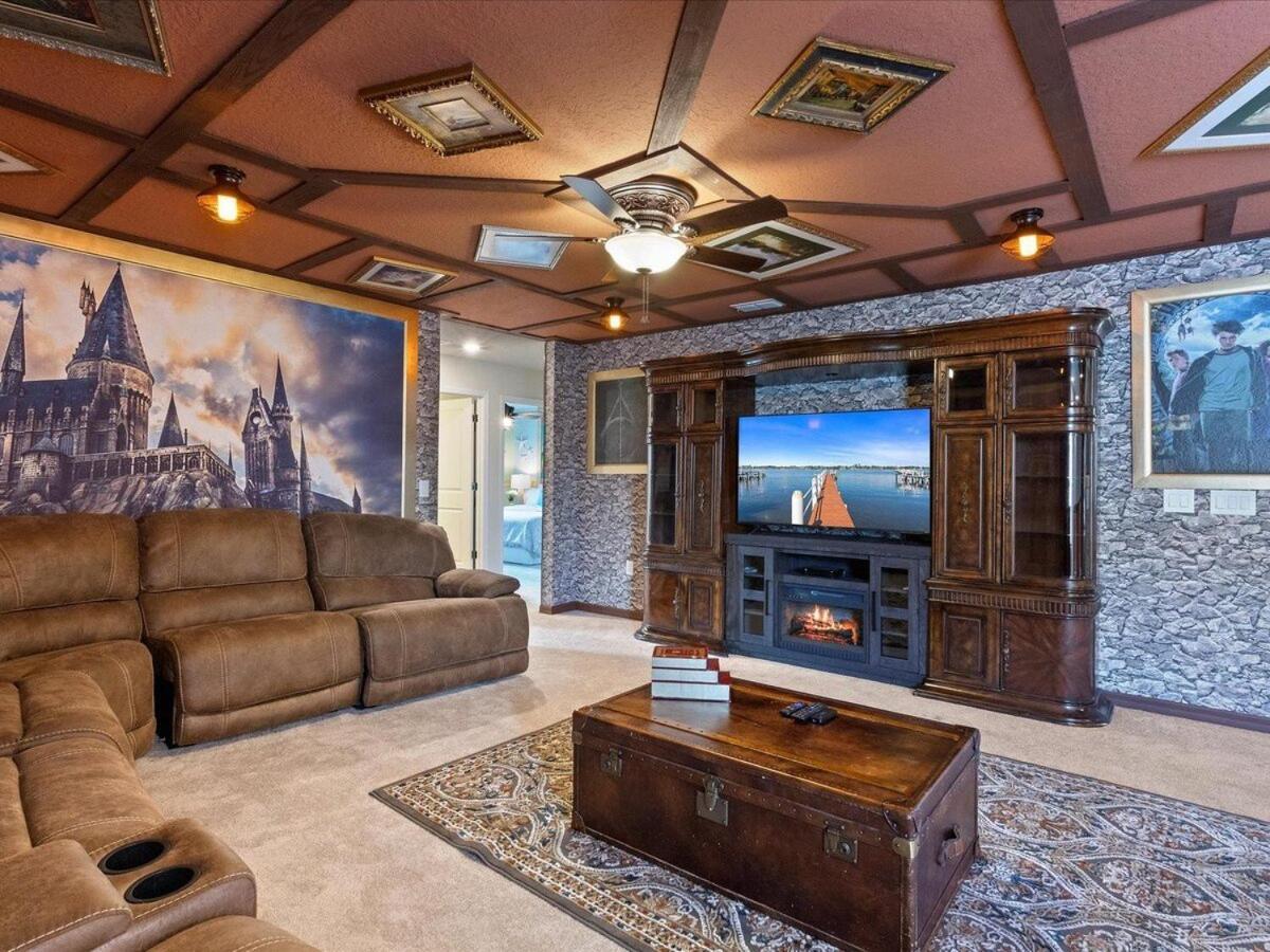 Dazzling Windsor Island 7br Themed Gameroom Holiday home *