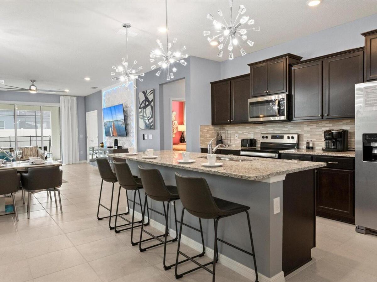 Dazzling Windsor Island 7br Themed Gameroom
