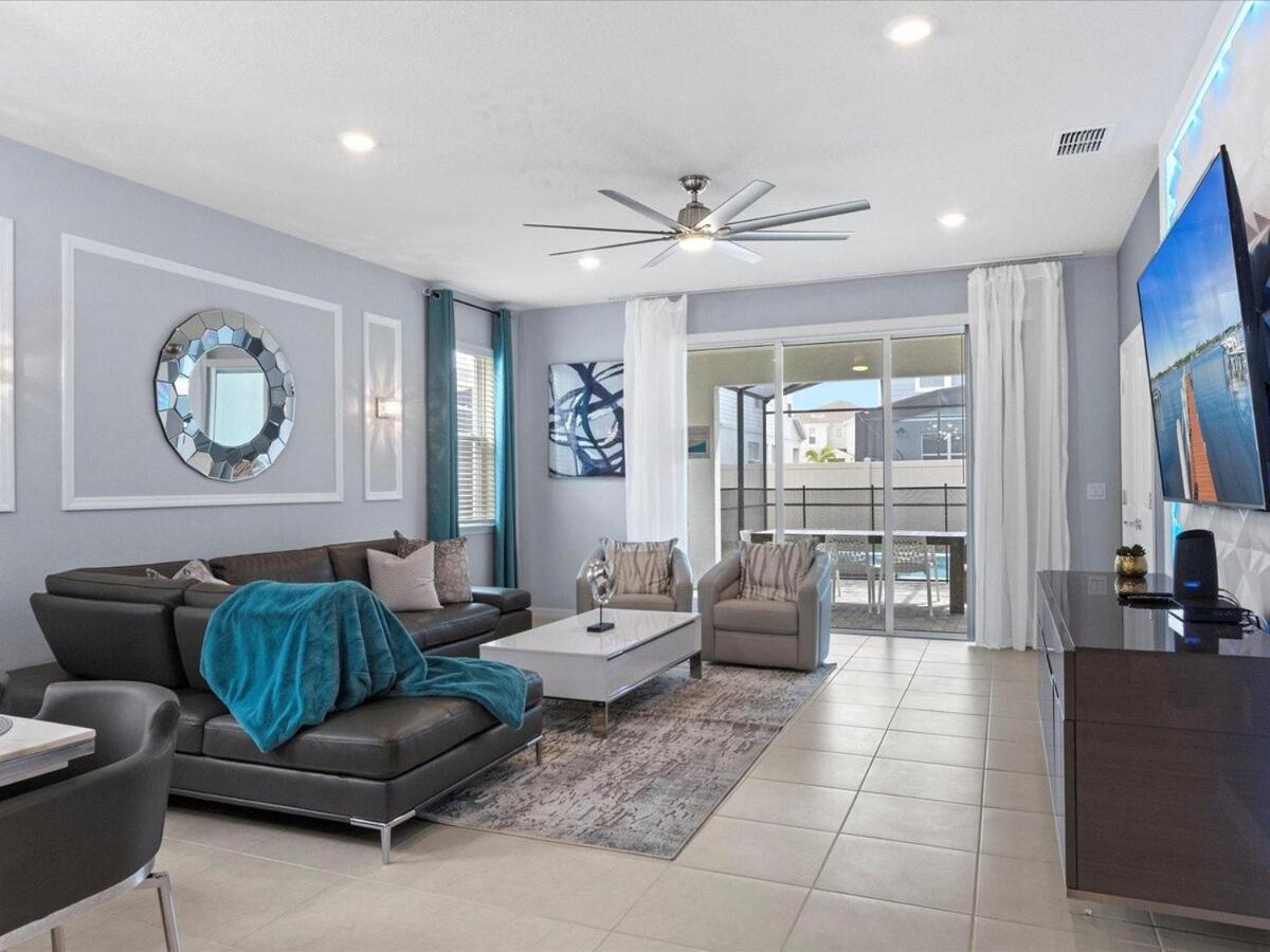 Dazzling Windsor Island 7br Themed Gameroom *