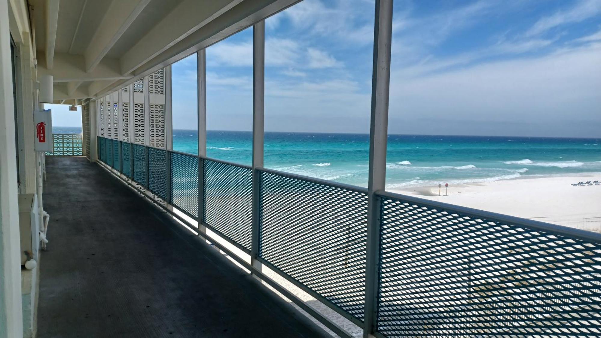 Aparthotel Couples Getaway, Honeymoon Sweet, Perfectly Cozy Front With Kitchen, Pool, Free Parking,check-in At Door