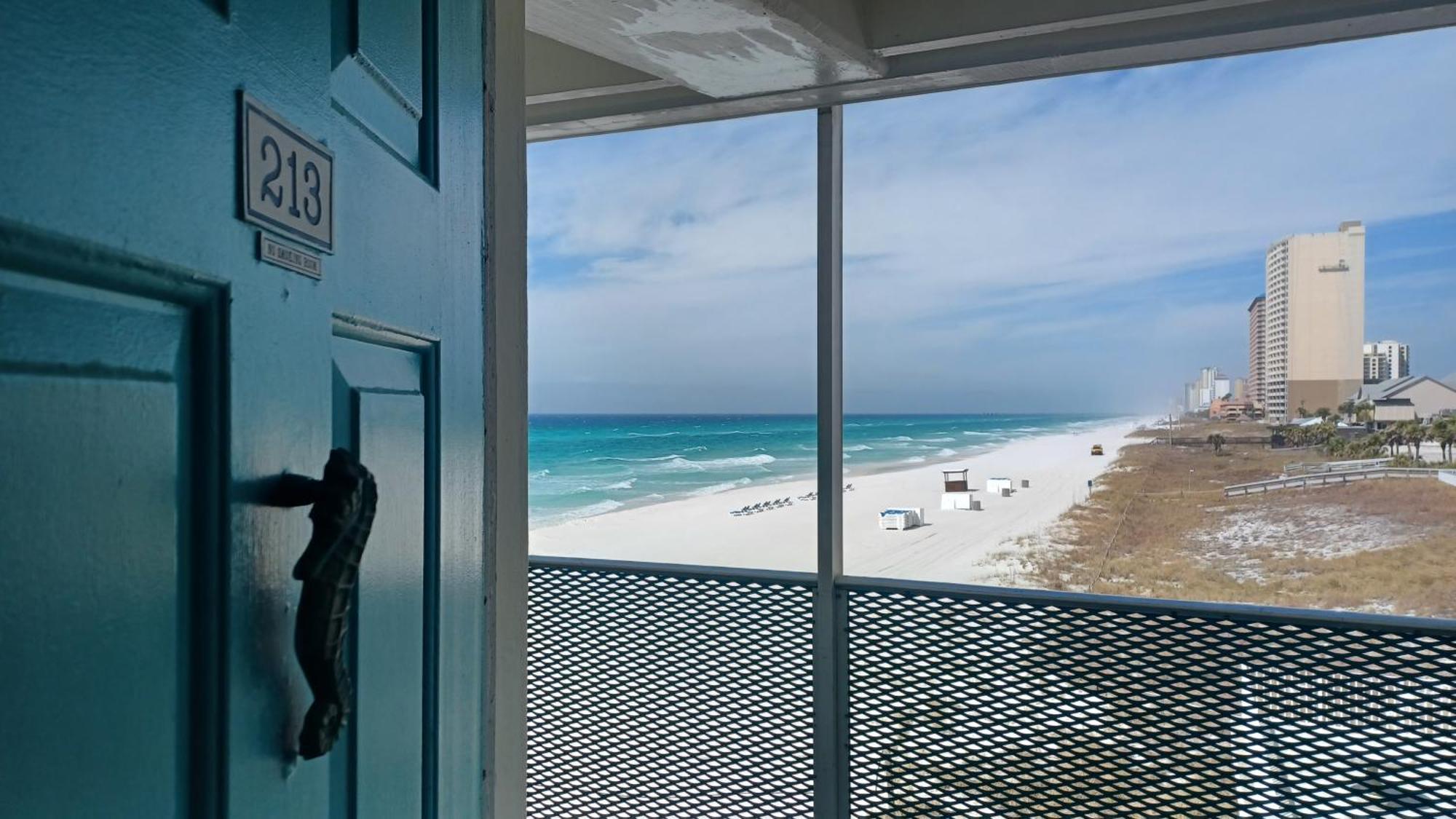 Couples Getaway, Honeymoon Sweet, Perfectly Cozy Front With Kitchen, Pool, Free Parking,check-in At Door Panama City Beach