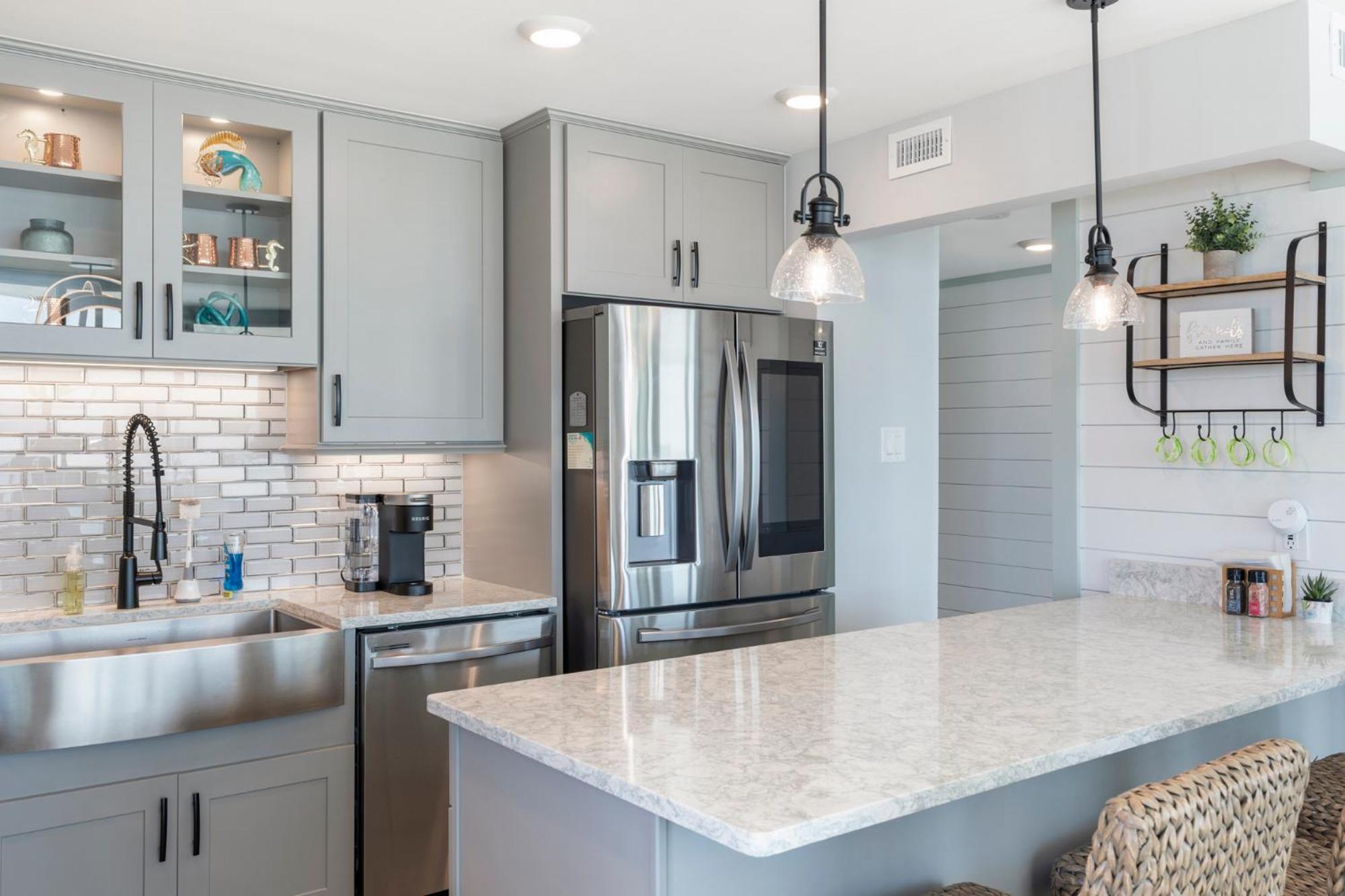 Edgewater Windward 508 - Newly Renovated Corner Condominium! Apartment *