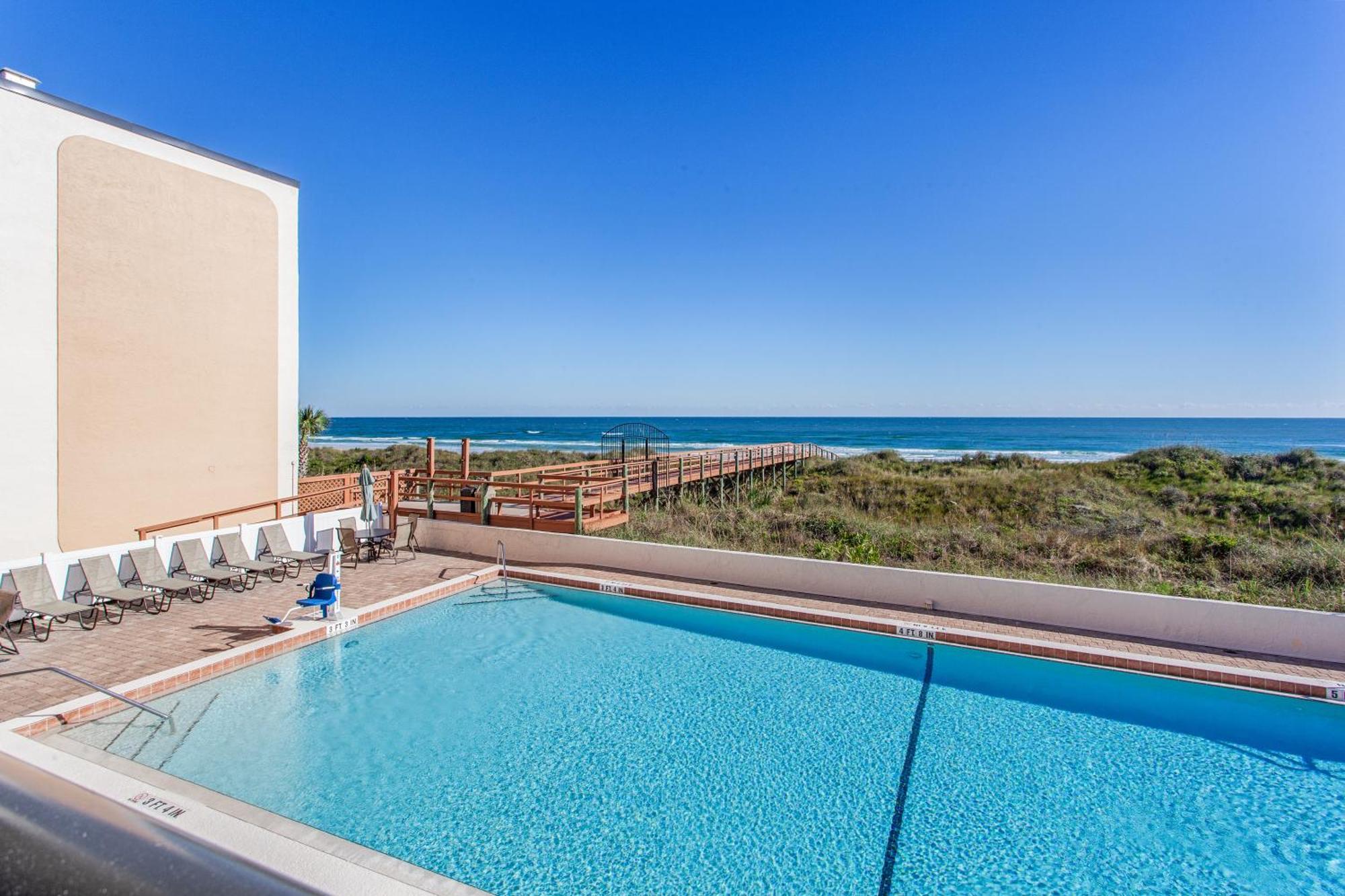 Hotel Beachers Crescent Beach