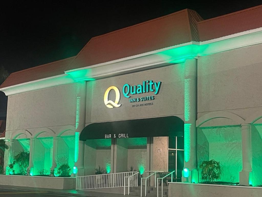 Hotel Quality & Conference Center
