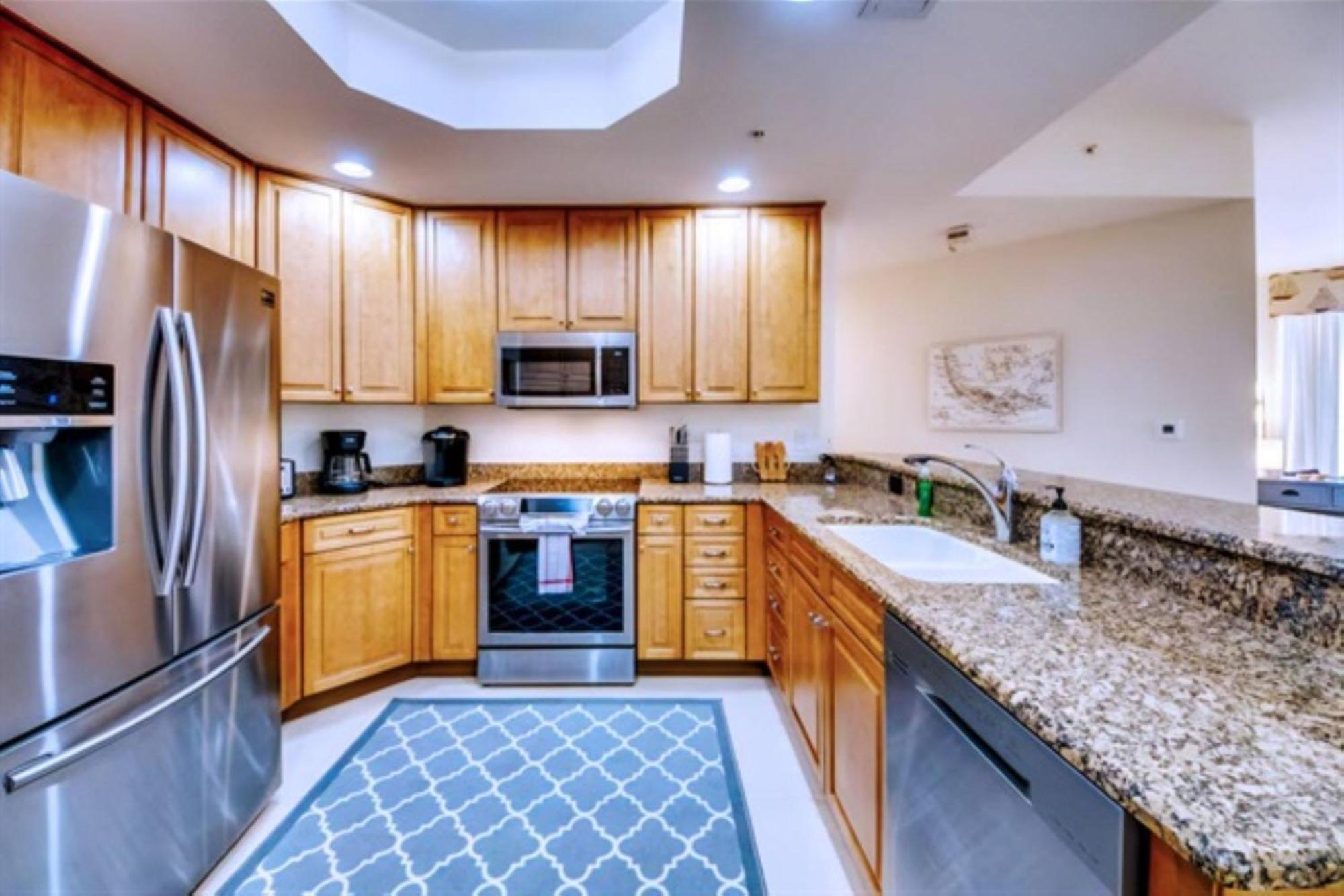 Vista Del Mar At Cape Harbour Marina, 10th Floor Luxury Condo, King Bed, Views!