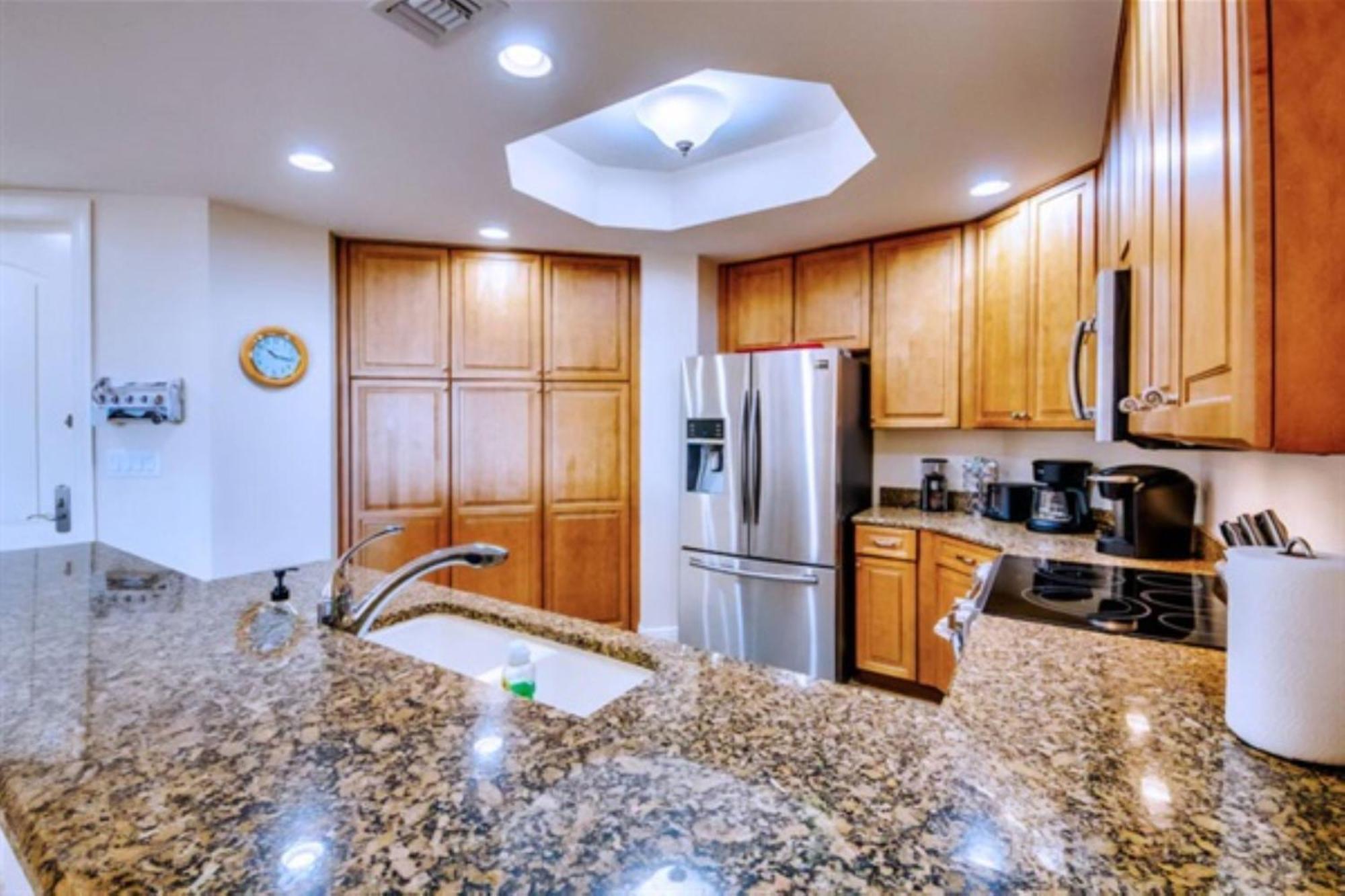 Aparthotel Vista Del Mar At Cape Harbour Marina, 10th Floor Luxury Condo, King Bed, Views!