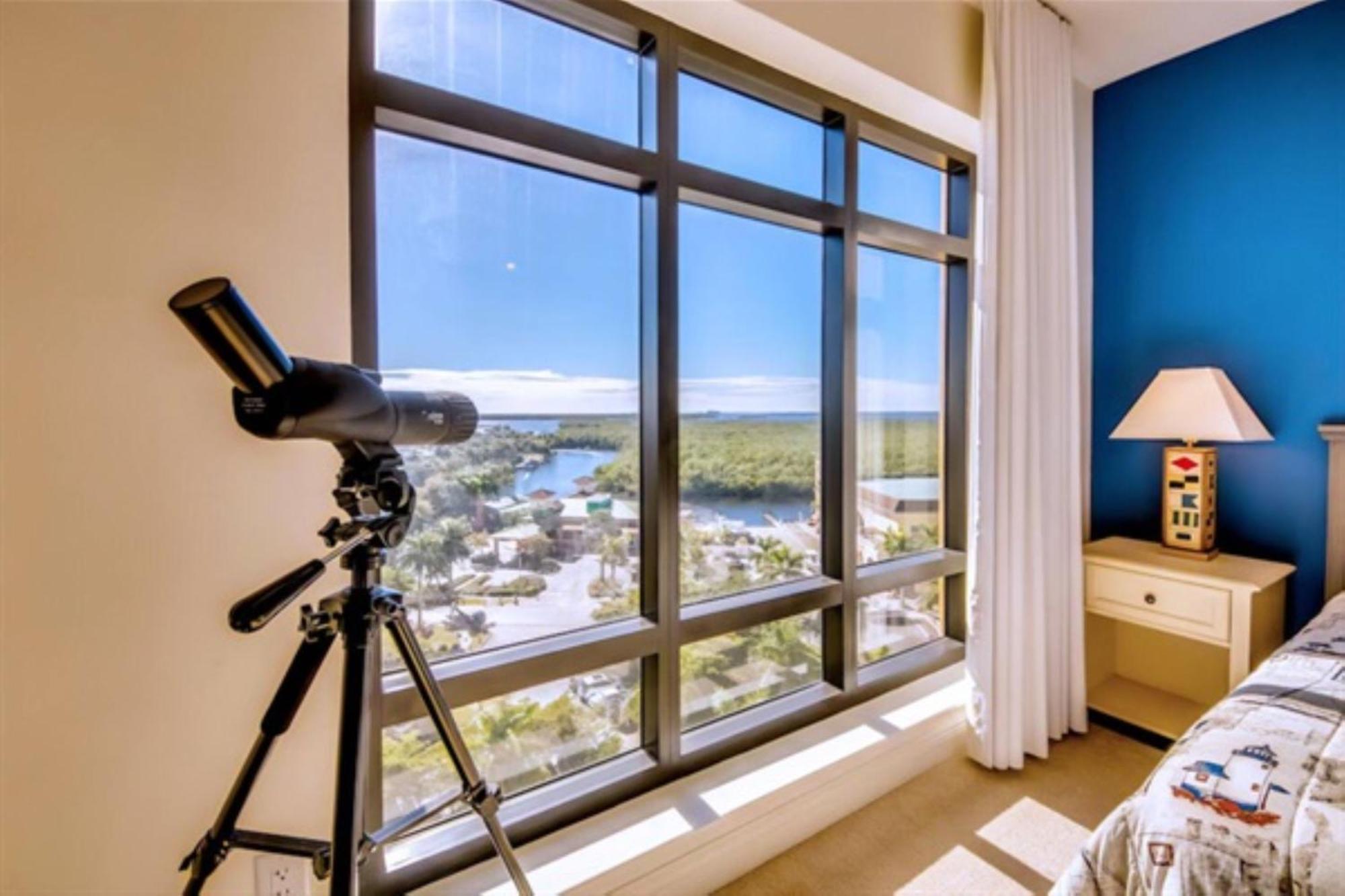 Aparthotel Vista Del Mar At Cape Harbour Marina, 10th Floor Luxury Condo, King Bed, Views! Cape Coral