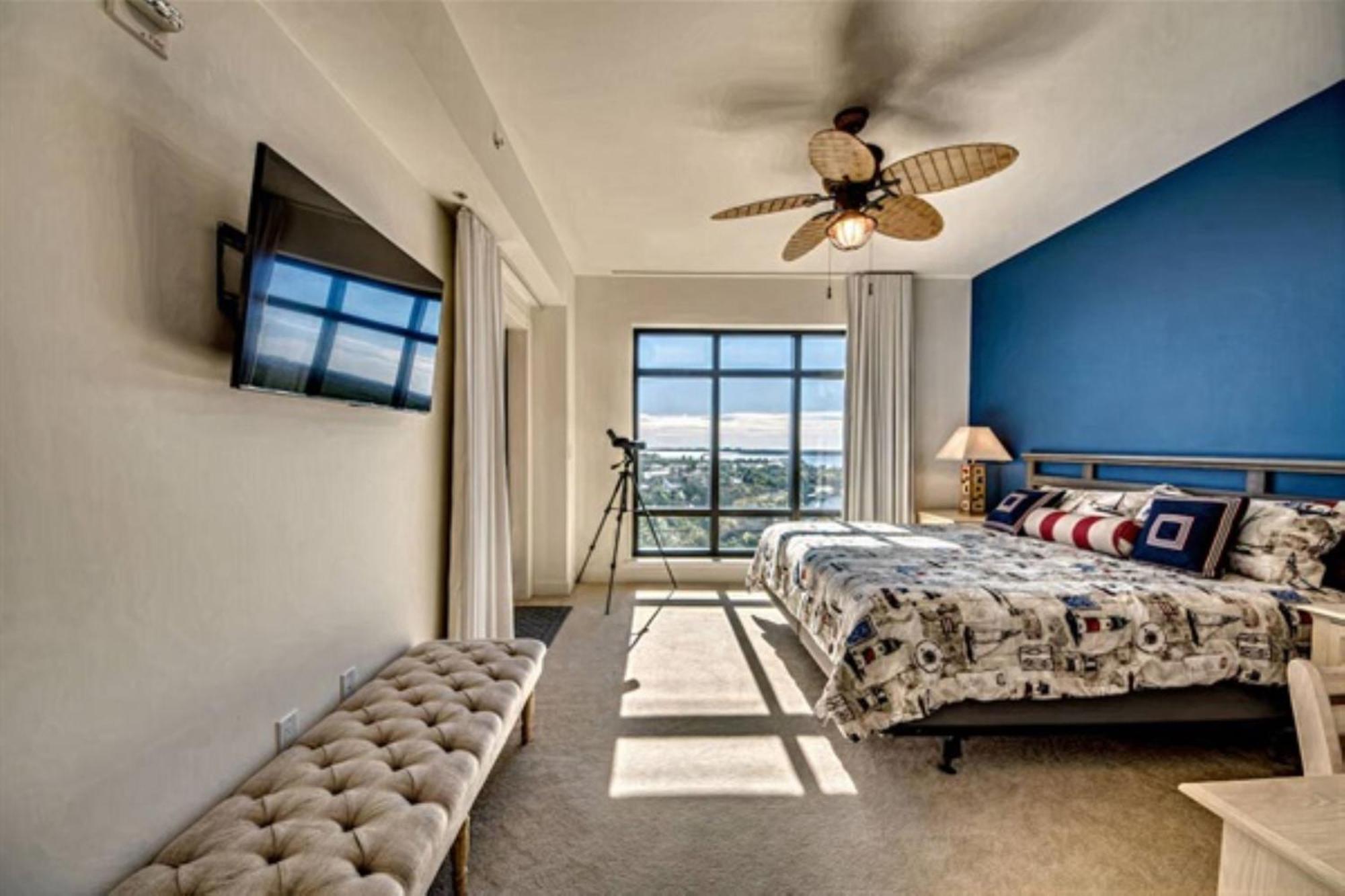 Vista Del Mar At Cape Harbour Marina, 10th Floor Luxury Condo, King Bed, Views! Cape Coral