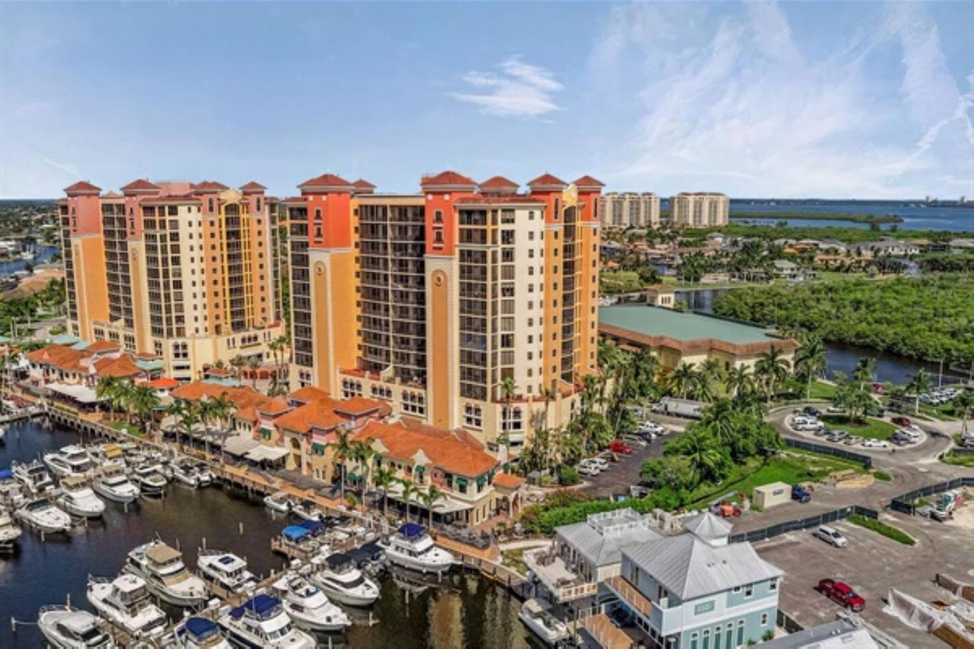 Aparthotel Vista Del Mar At Cape Harbour Marina, 10th Floor Luxury Condo, King Bed, Views! *