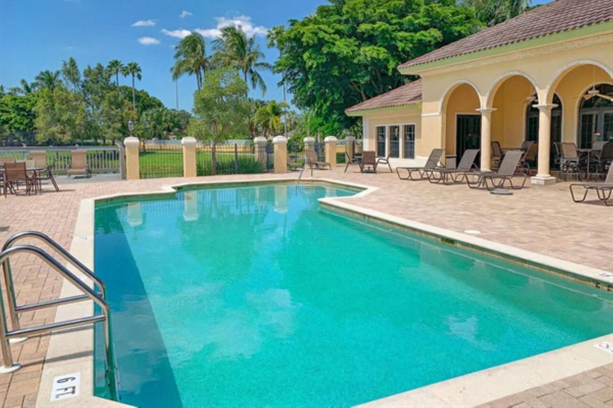 Aparthotel Vista Del Mar At Cape Harbour Marina, 10th Floor Luxury Condo, King Bed, Views!