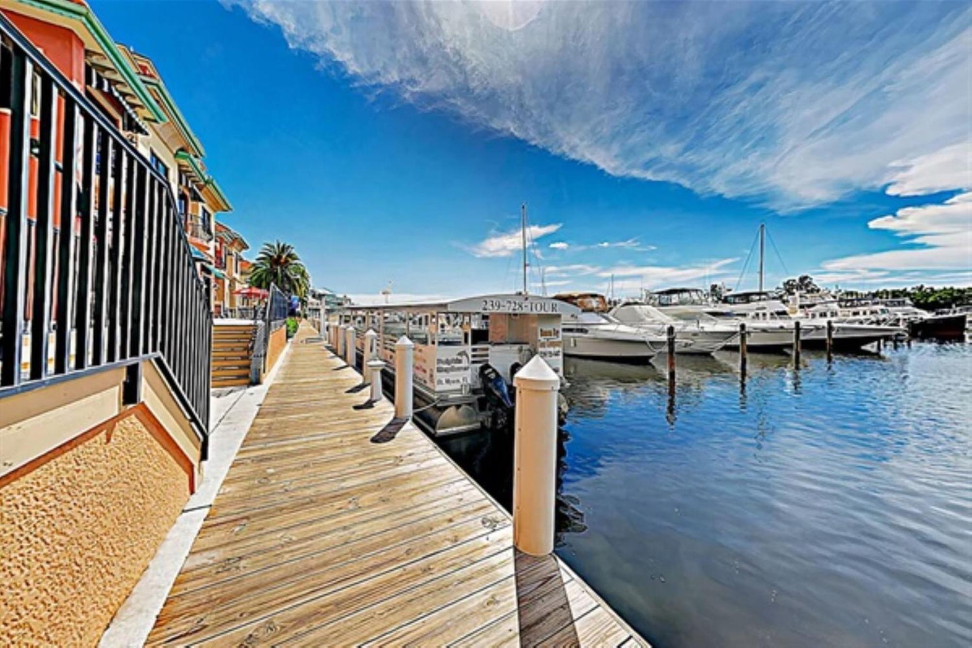Aparthotel Vista Del Mar At Cape Harbour Marina, 10th Floor Luxury Condo, King Bed, Views! *