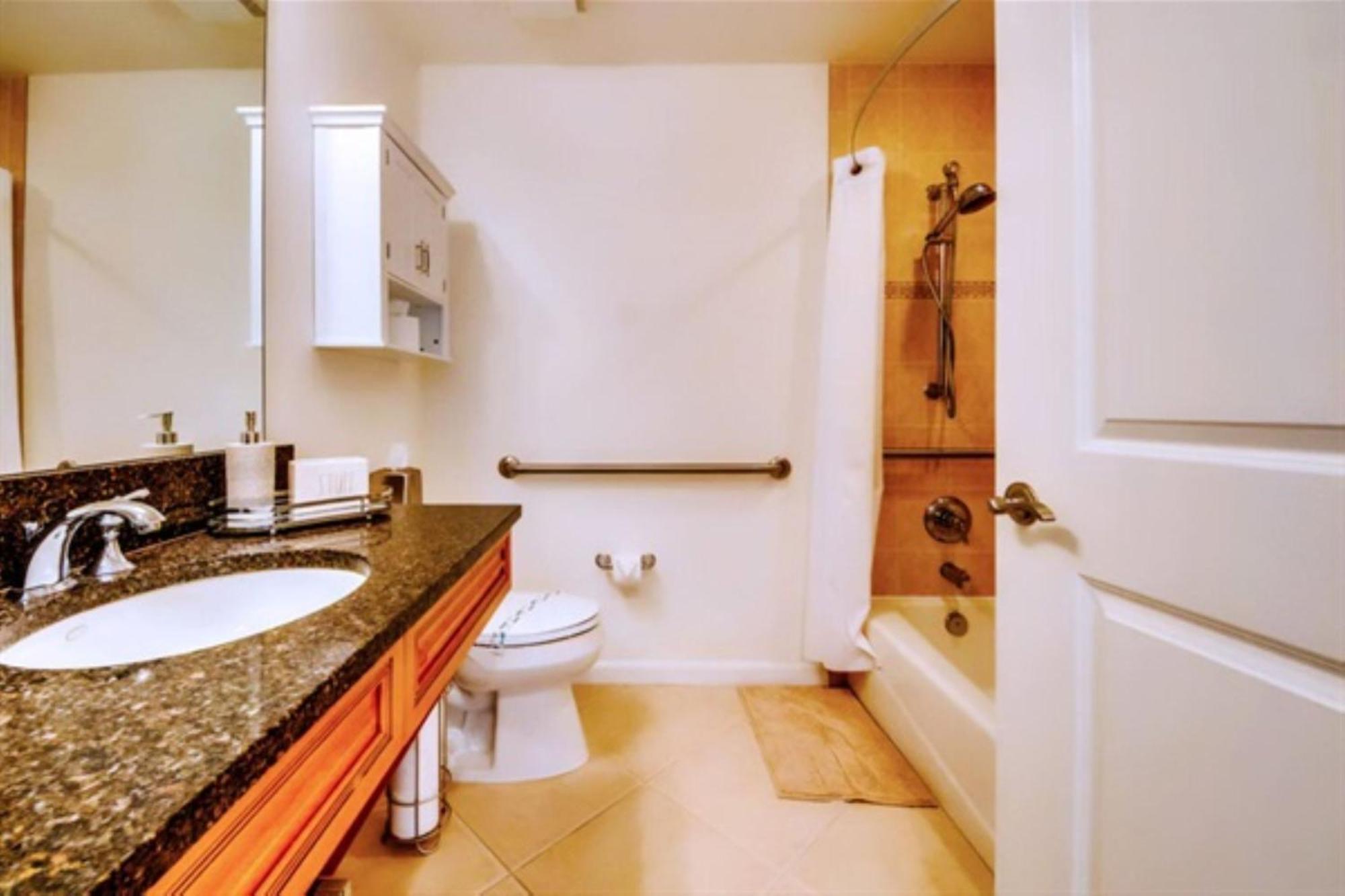 Vista Del Mar At Cape Harbour Marina, 10th Floor Luxury Condo, King Bed, Views! * Cape Coral
