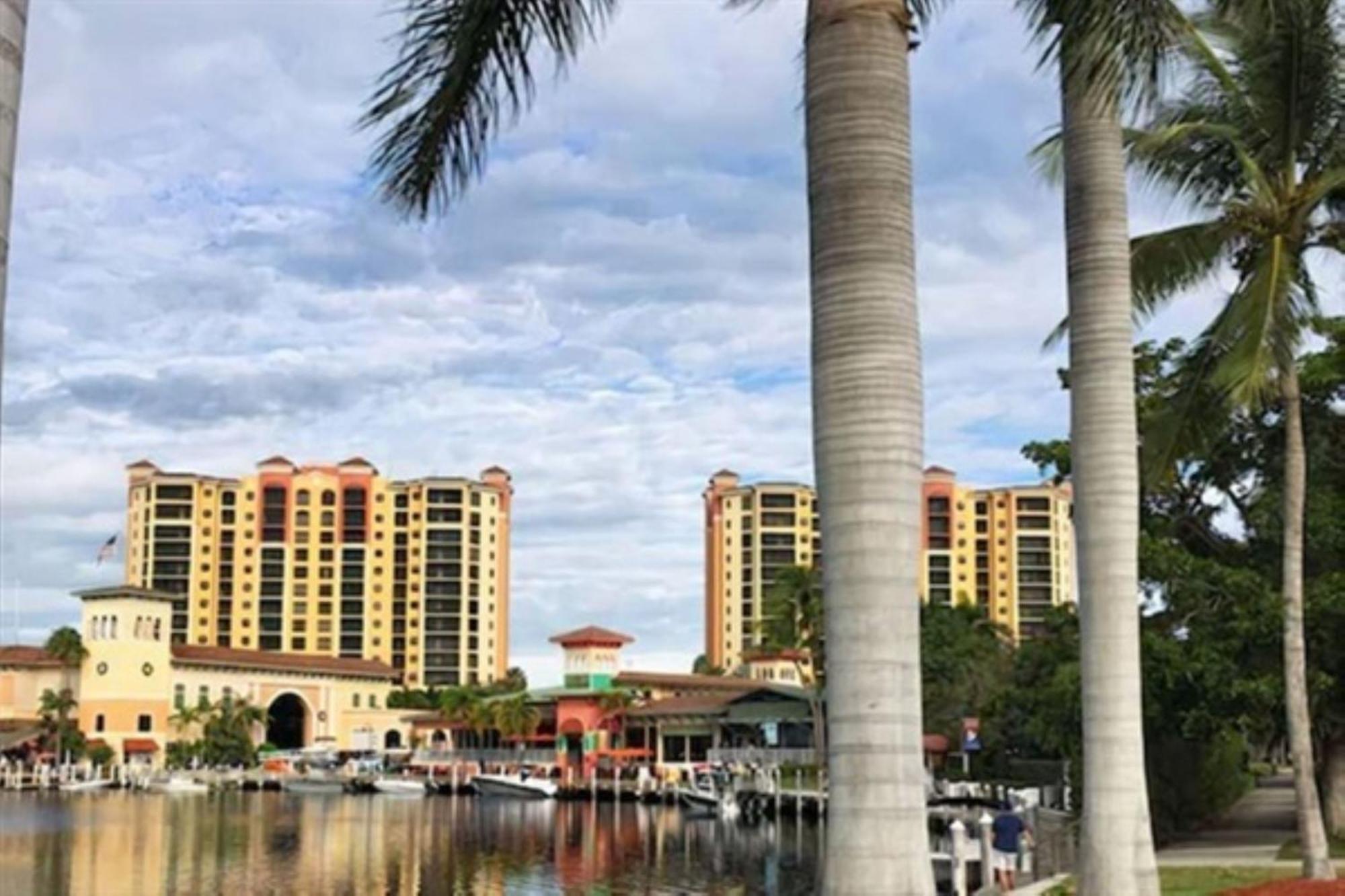 Vista Del Mar At Cape Harbour Marina, 10th Floor Luxury Condo, King Bed, Views! Aparthotel Cape Coral