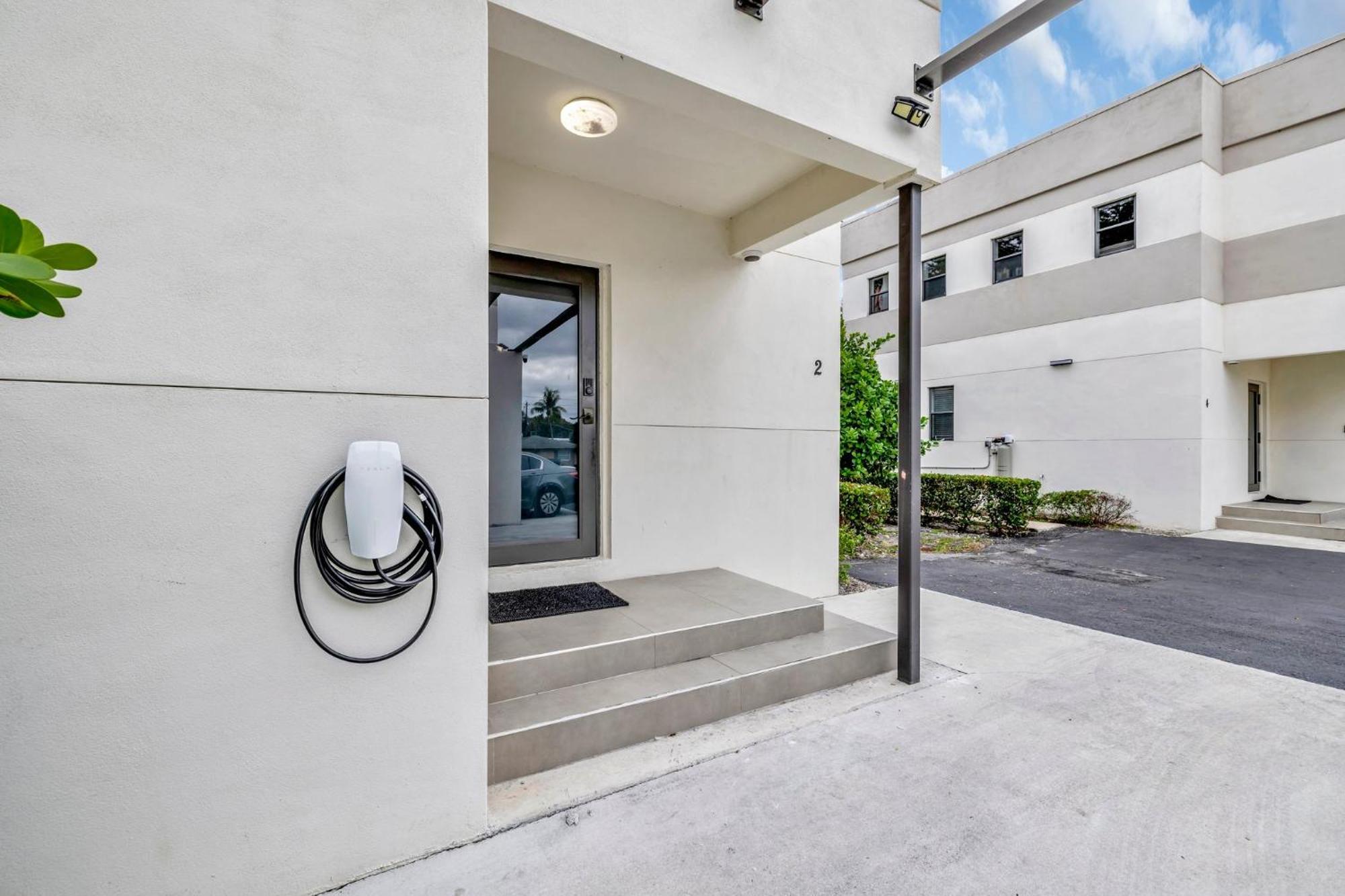 Magnificent Townhome Steps From Atlantic Ave Holiday home Delray Beach