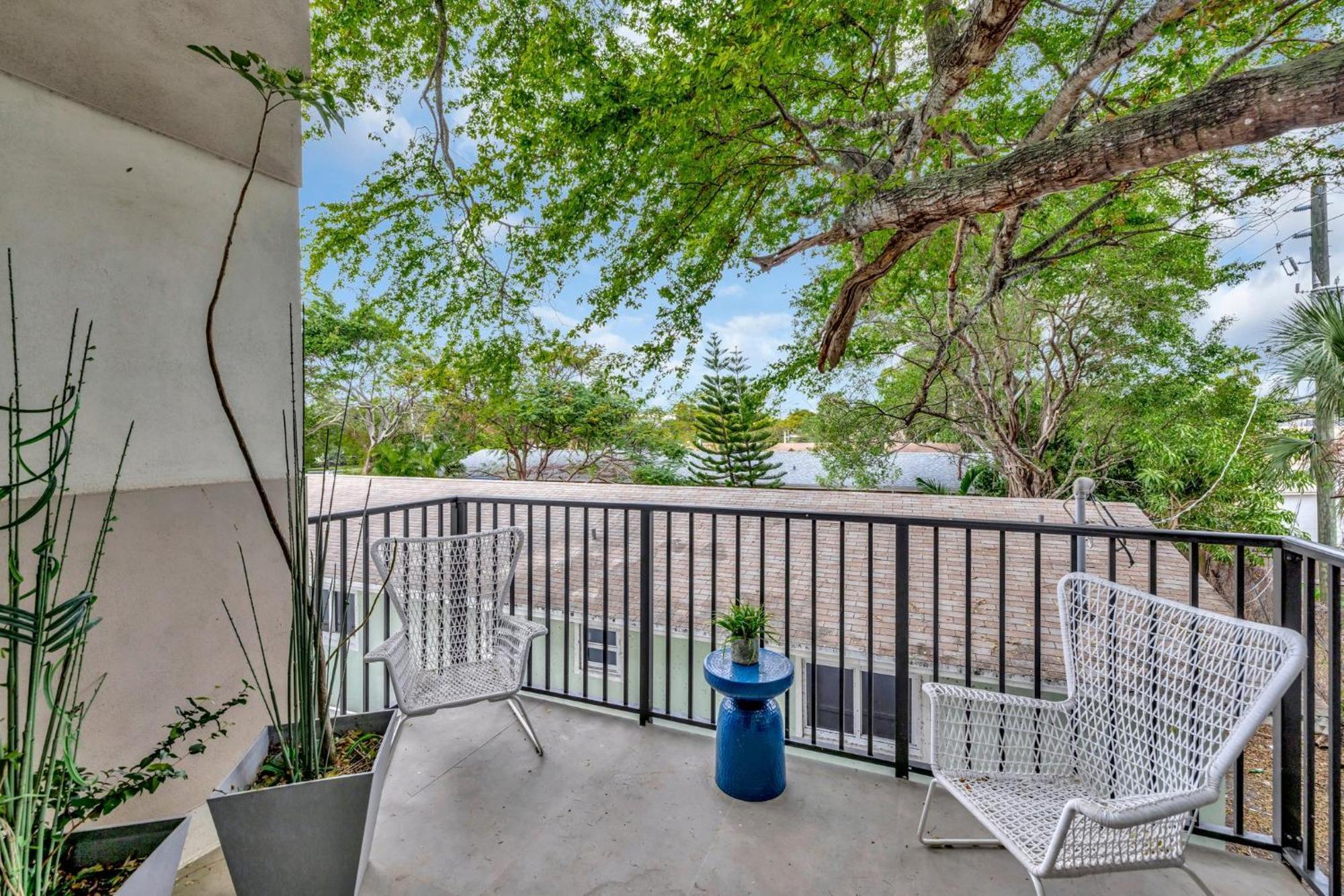 Magnificent Townhome Steps From Atlantic Ave * Delray Beach