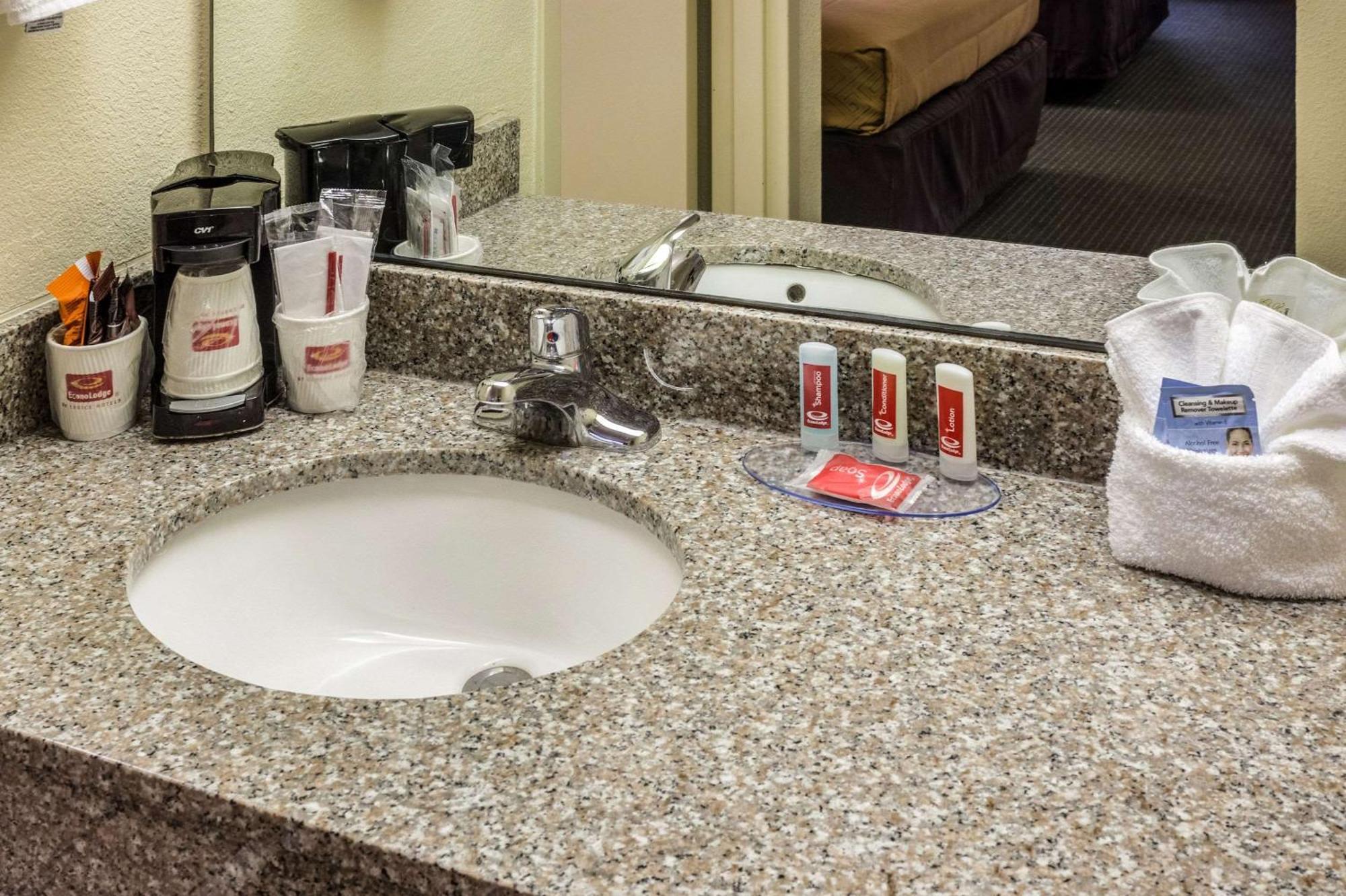 Lodge Econo Palm Coast