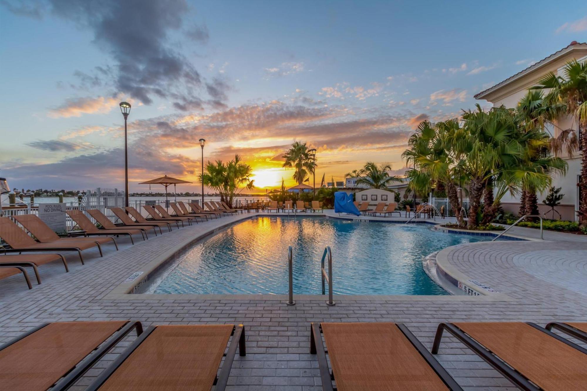 Courtyard By Marriott St. Petersburg Clearwater/madeira Hotel