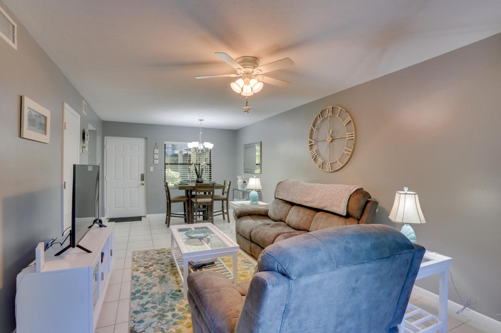 Vacation With Community Pool! Apartment