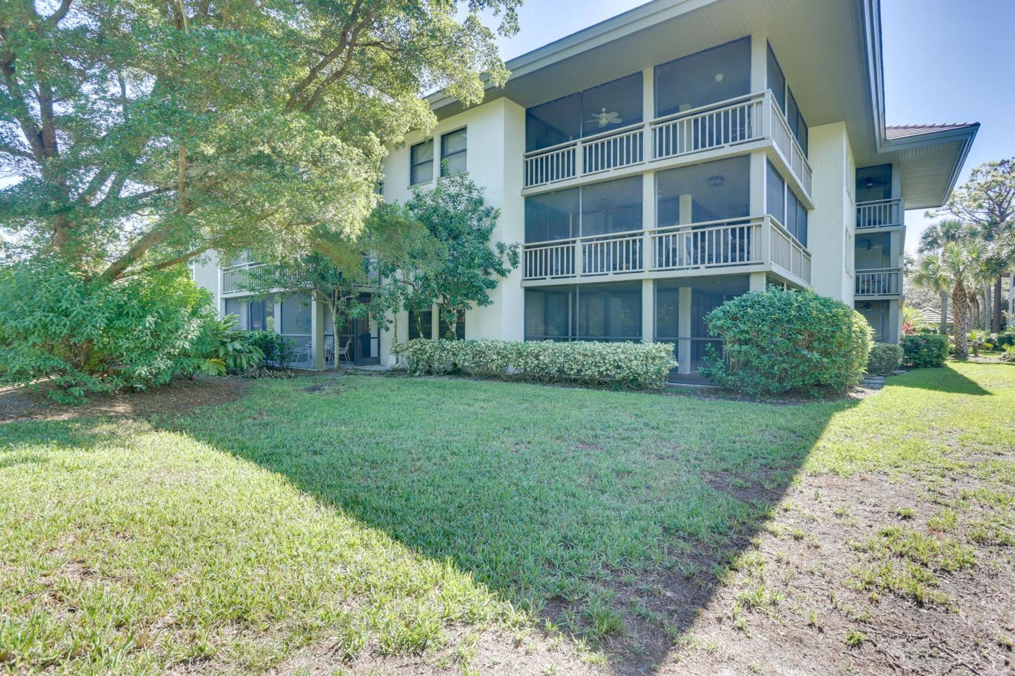 Apartment Vacation With Community Pool!