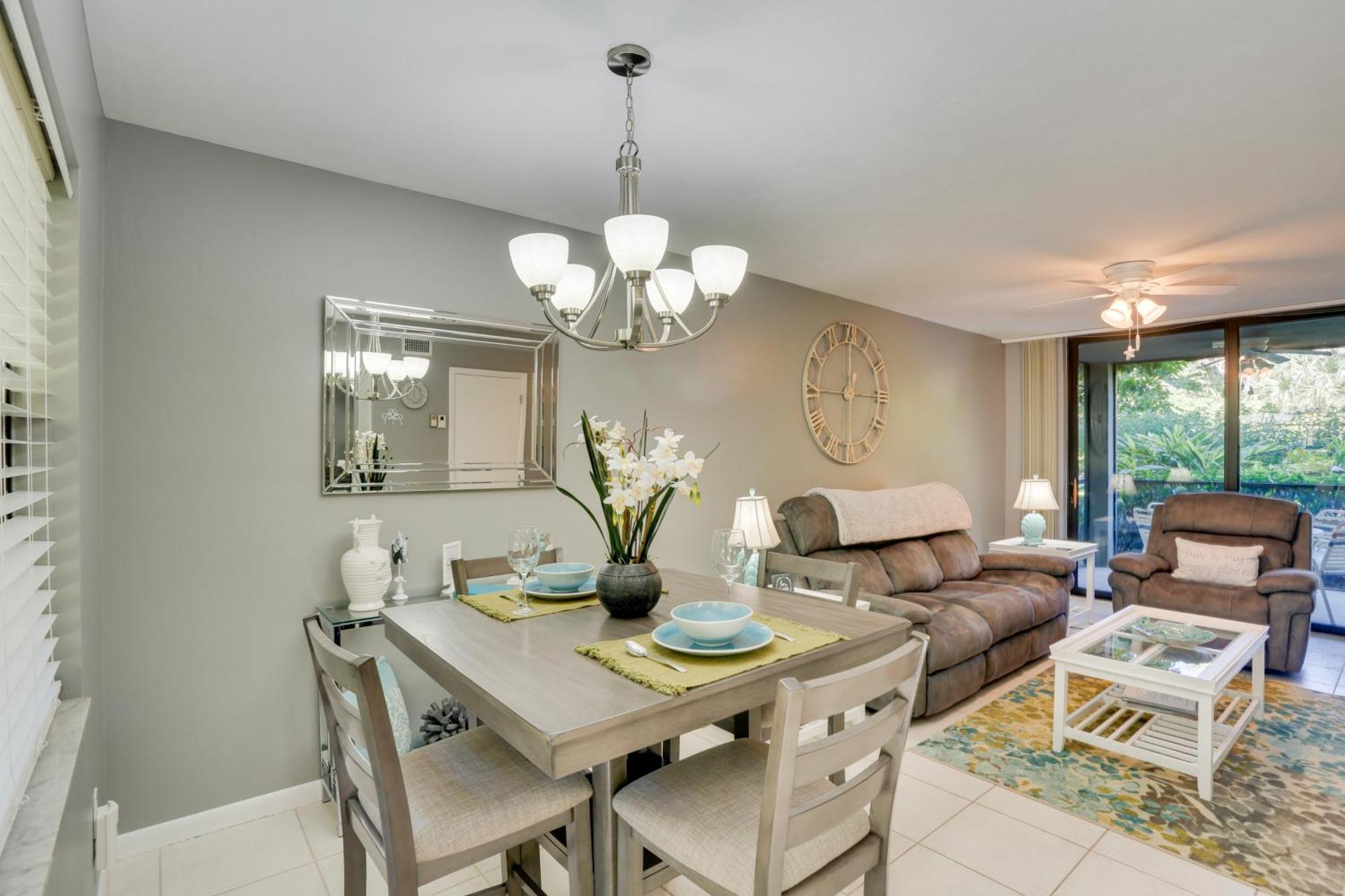 Apartment Vacation With Community Pool! *