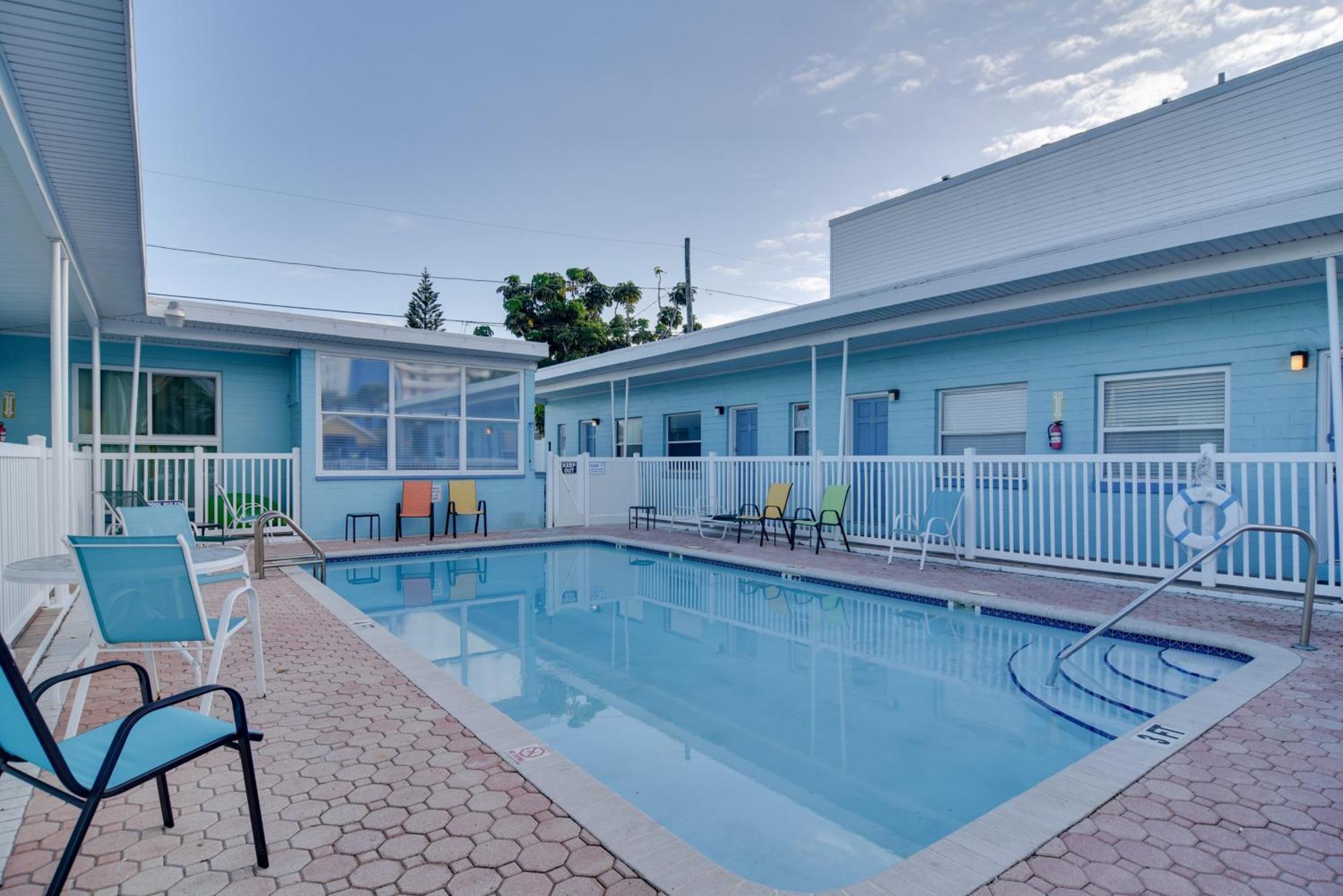 With Community Pool - Walk To Madeira Beach!