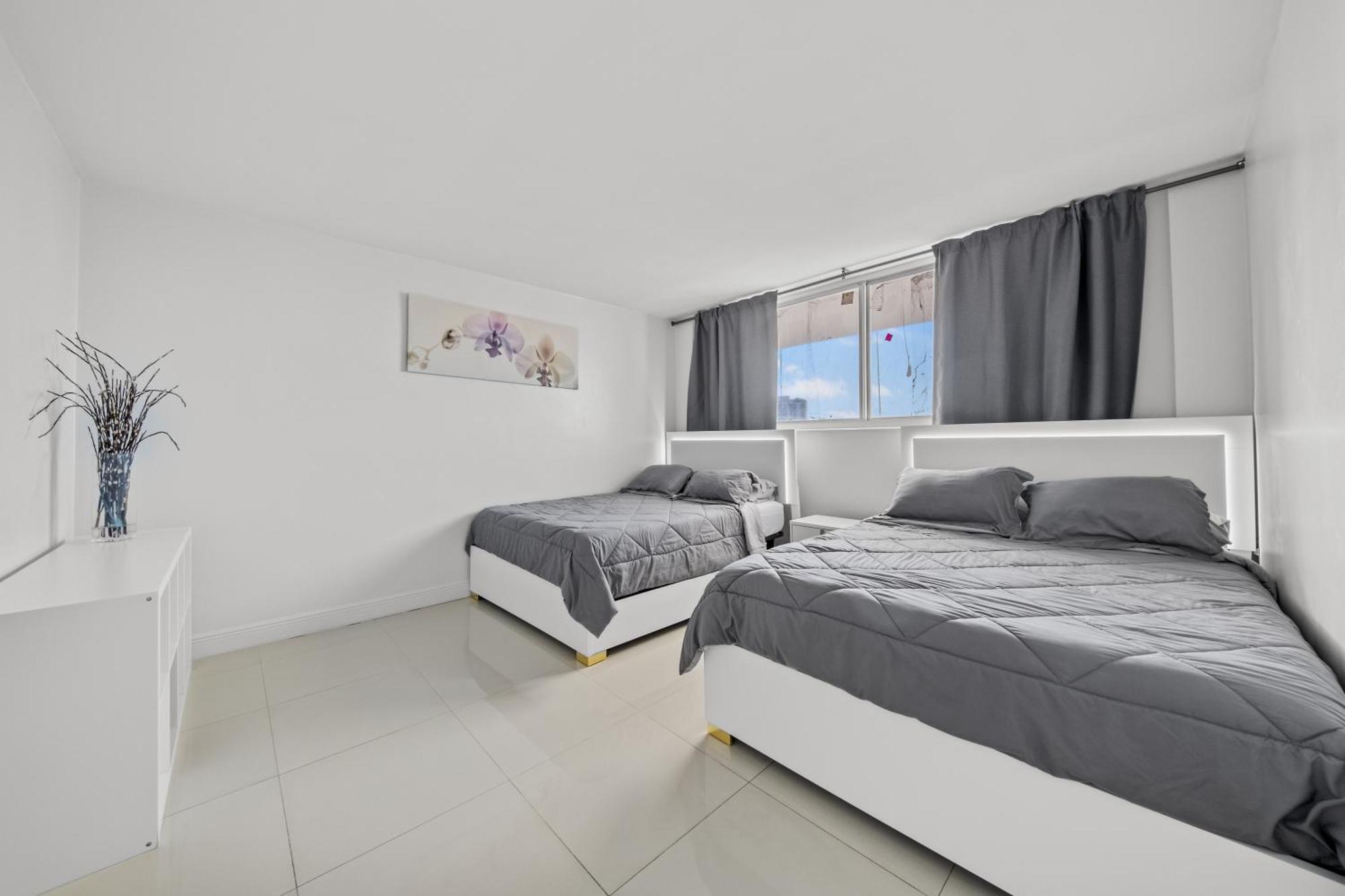 Miami Oceanview Oasis Collins Ave Free Parking Apartment