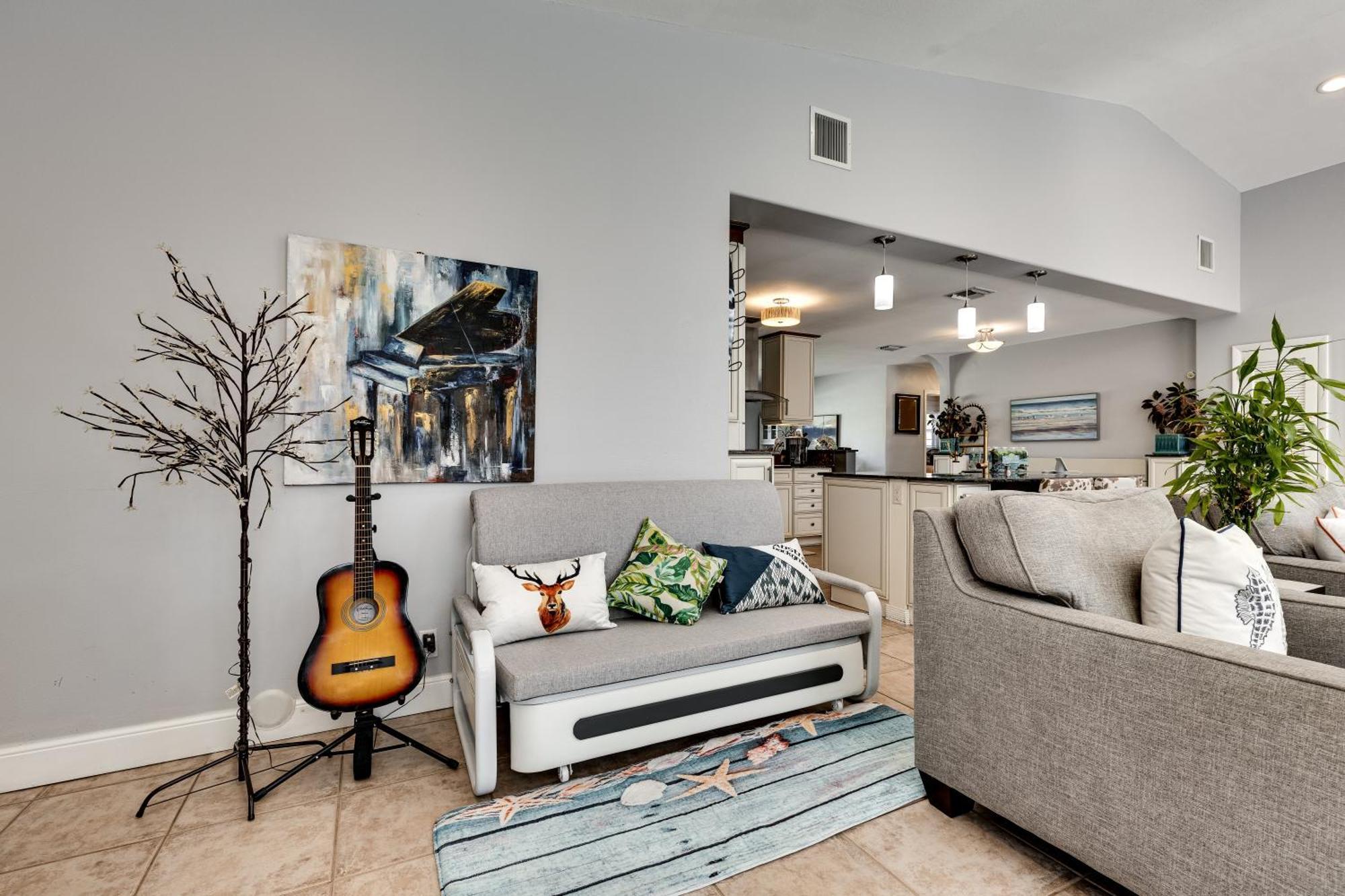 Holiday home Spaces Sunny Oasis 4br Retreat With 2 King Beds, Amazing Pool, Near South Florida Beaches *