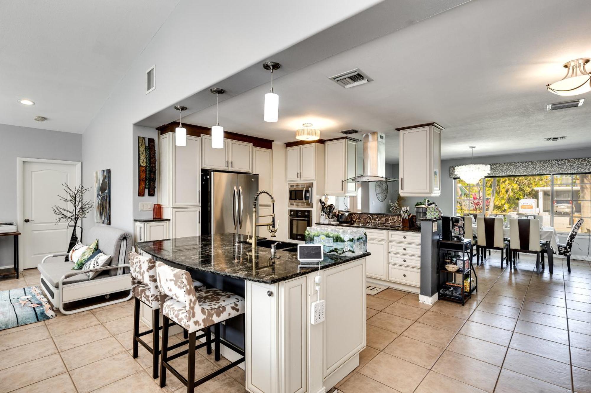 Spaces Sunny Oasis 4br Retreat With 2 King Beds, Amazing Pool, Near South Florida Beaches Deerfield Beach