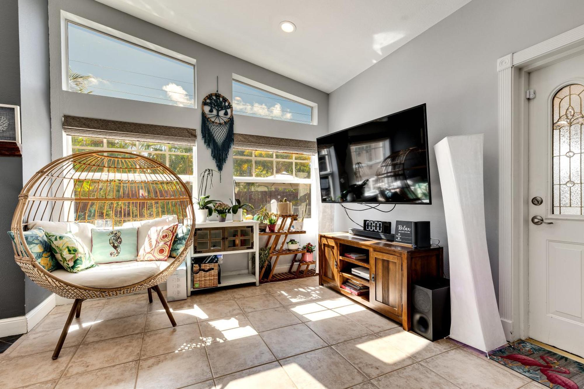 Spaces Sunny Oasis 4br Retreat With 2 King Beds, Amazing Pool, Near South Florida Beaches Holiday home *