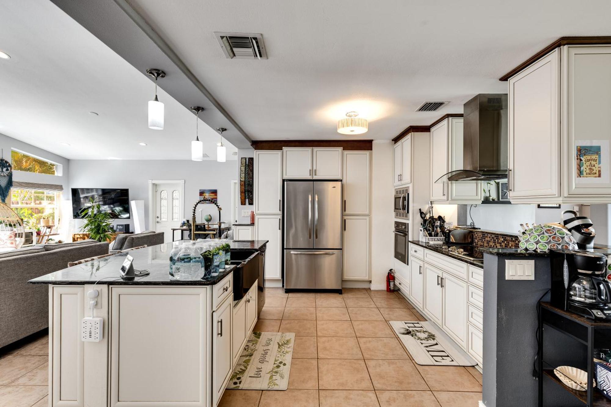 Spaces Sunny Oasis 4br Retreat With 2 King Beds, Amazing Pool, Near South Florida Beaches Deerfield Beach